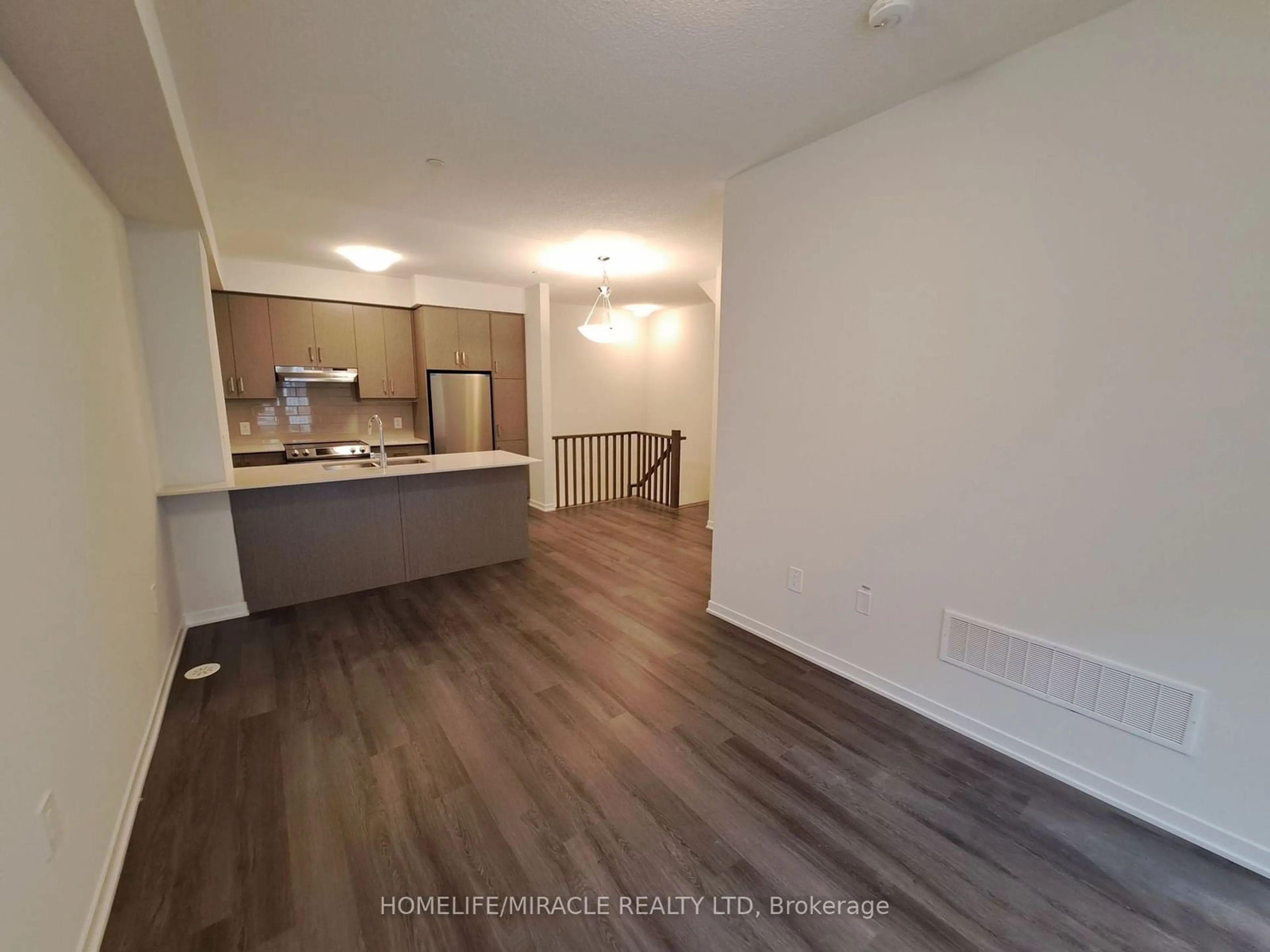 A pic of a room, not visible floor for 100 Honeycrisp Cres #TH537, Vaughan Ontario L4K 0N6