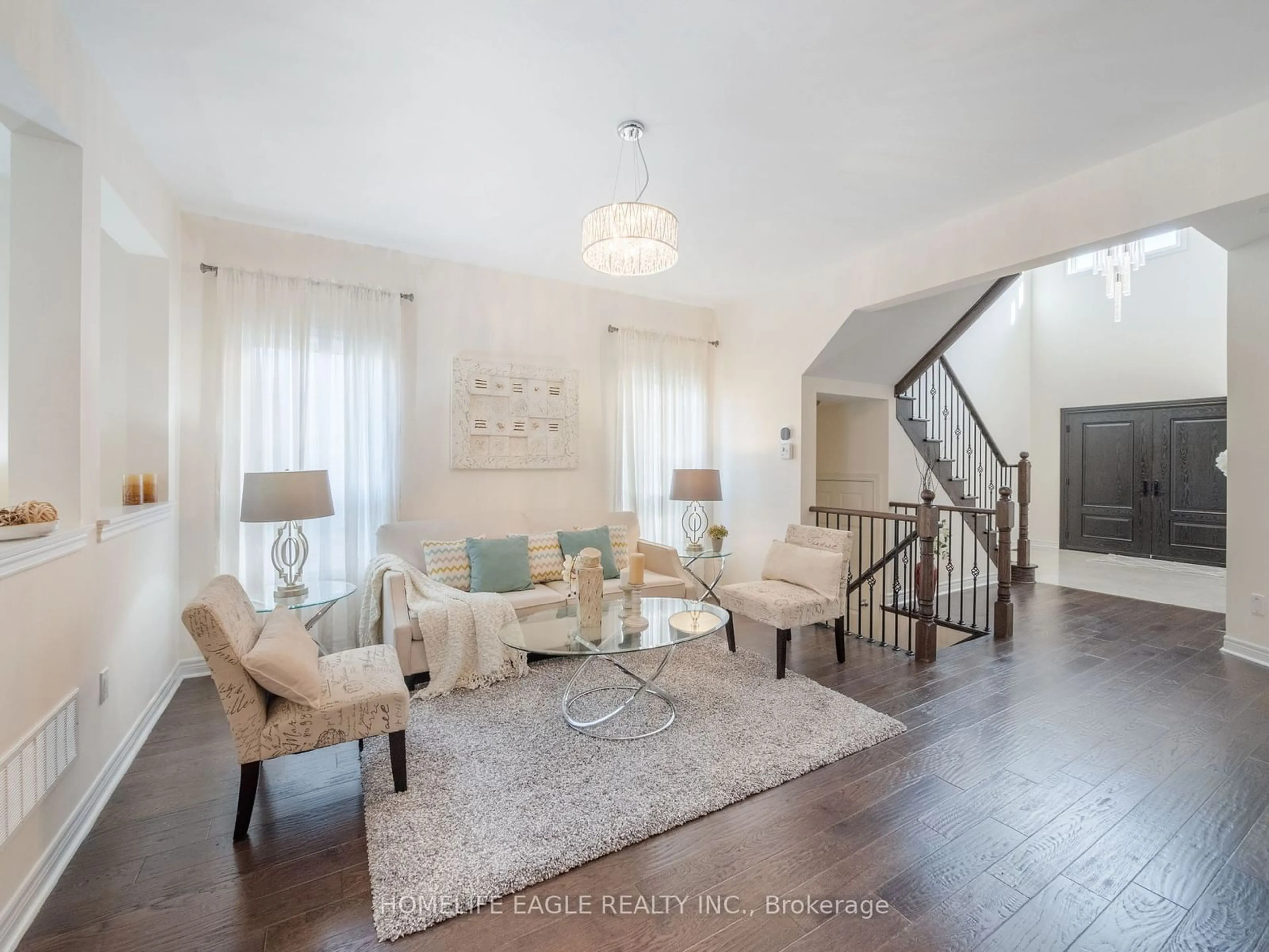 Living room, wood floors for 34 Brookview Dr, Bradford West Gwillimbury Ontario L3Z 0S5