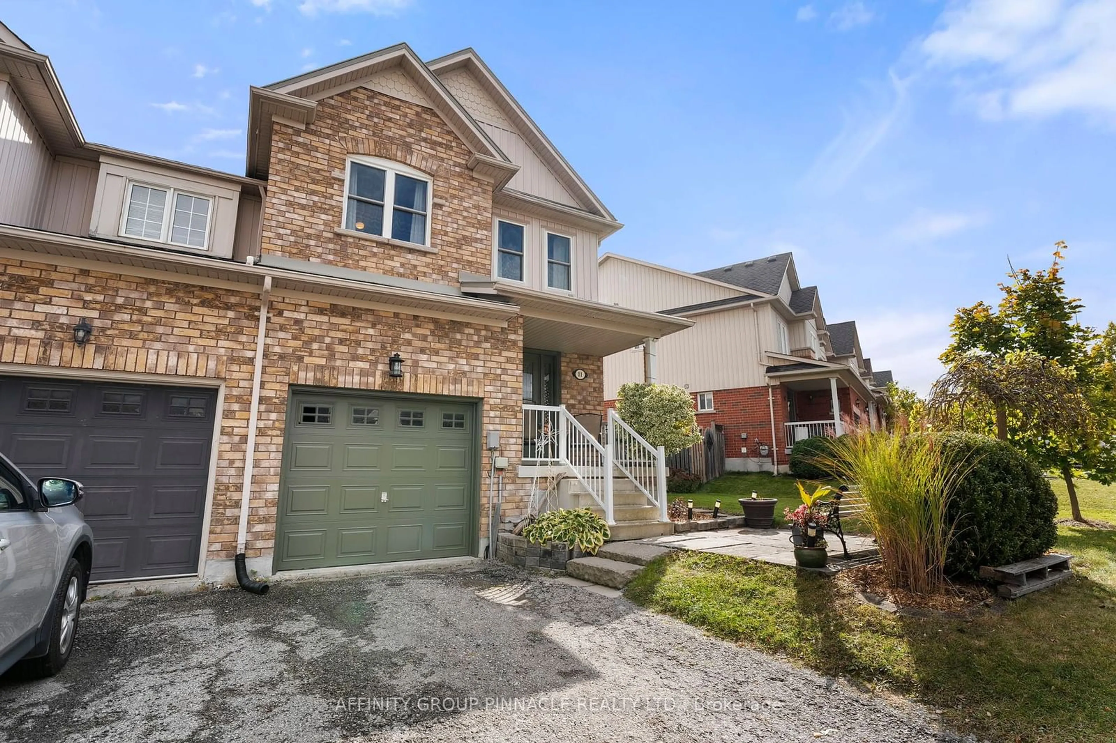 A pic from exterior of the house or condo, cottage for 11 Lilly Mckeowan Cres, East Gwillimbury Ontario L0G 1M0