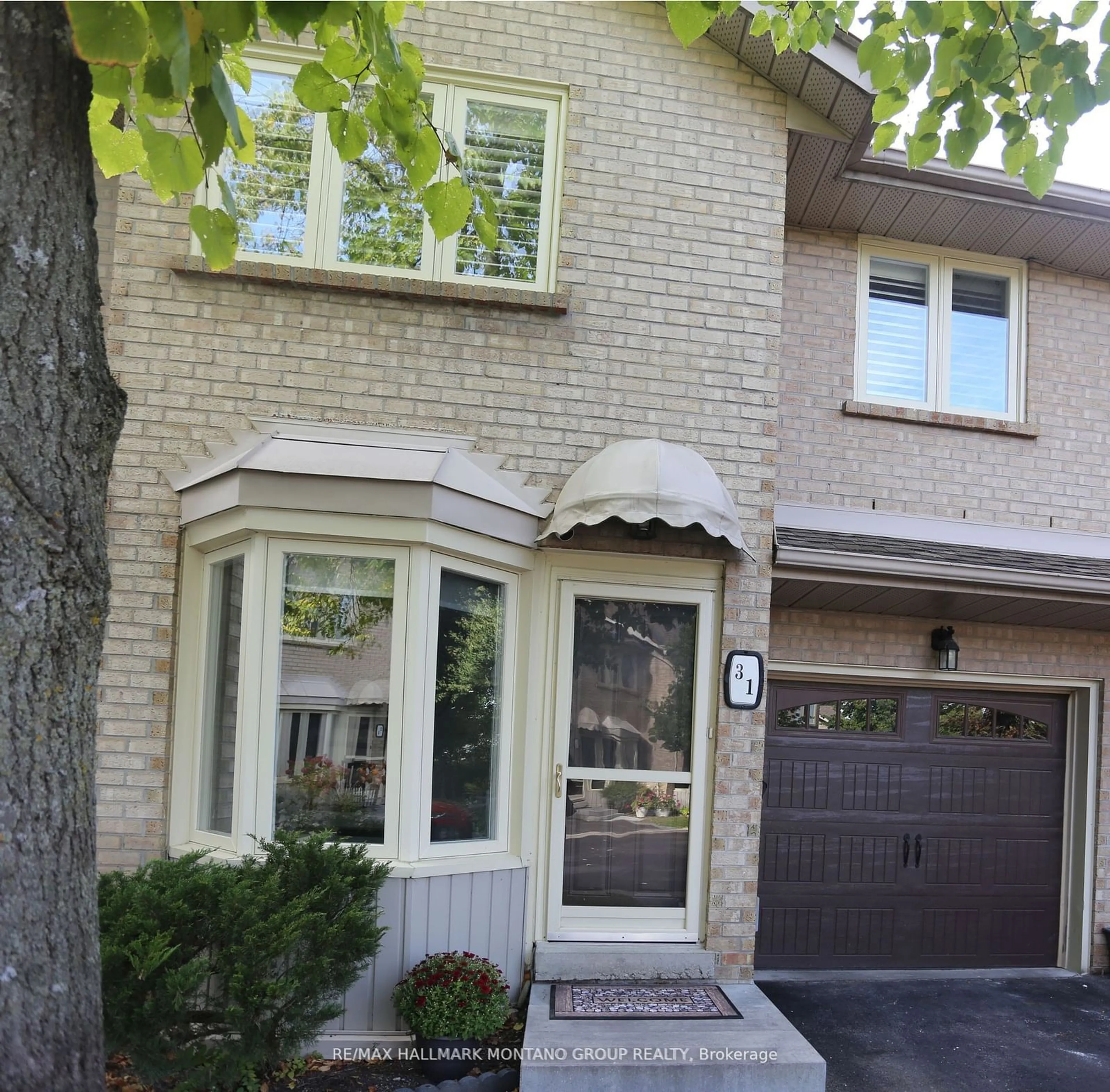 Home with brick exterior material for 31 Anderson Pl, Aurora Ontario L4G 6G4