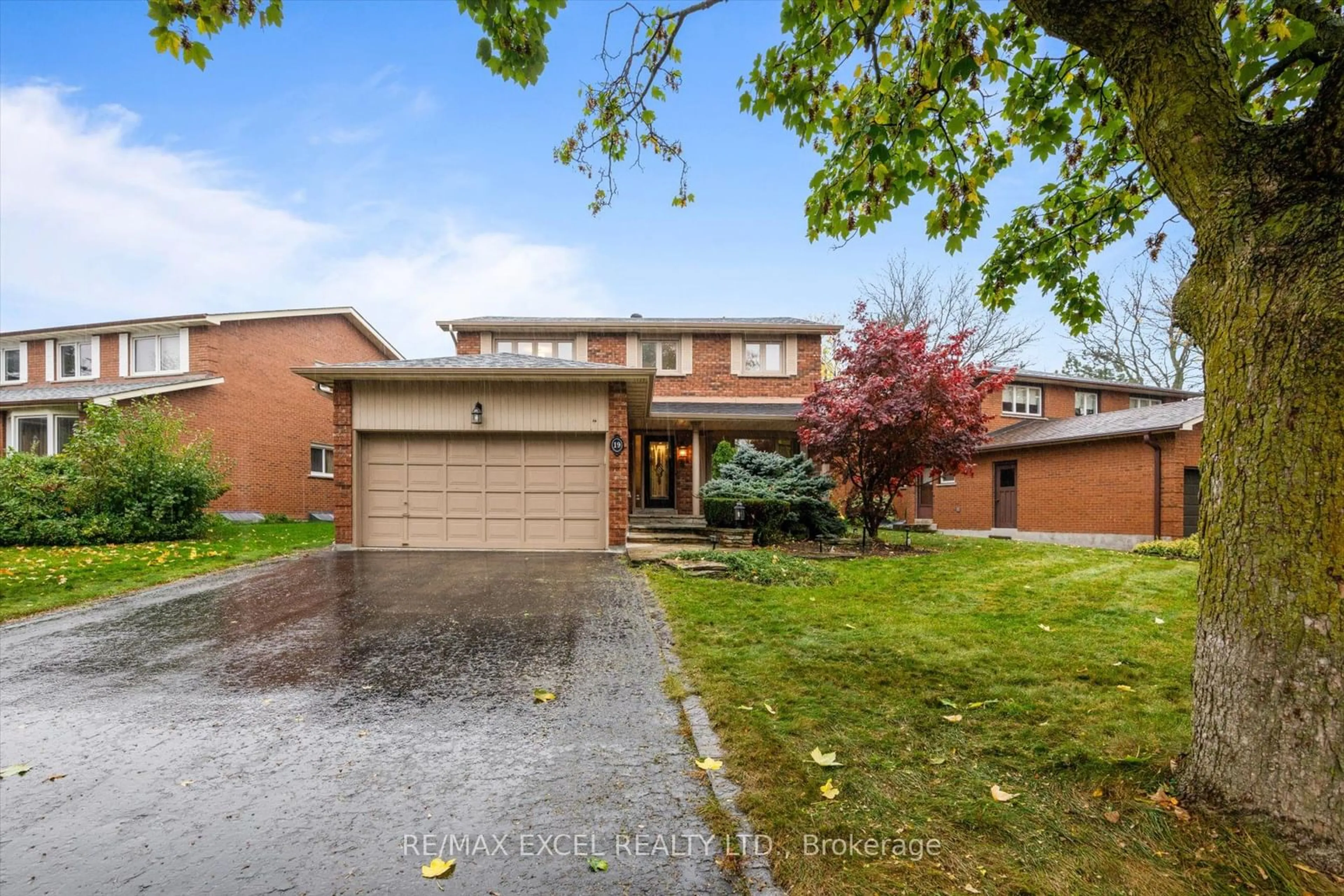 Home with brick exterior material for 19 Sycamore Dr, Markham Ontario L3T 5V3