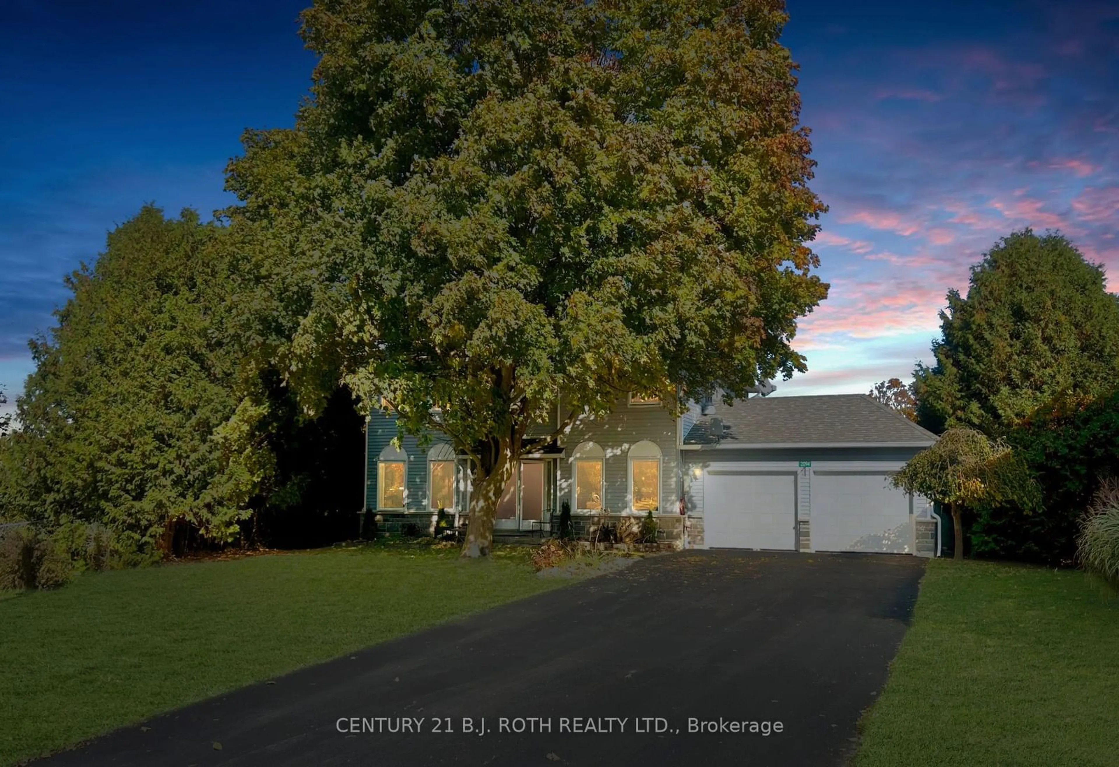 Frontside or backside of a home, cottage for 2094 Fennell Dr, Innisfil Ontario L0L 1R0