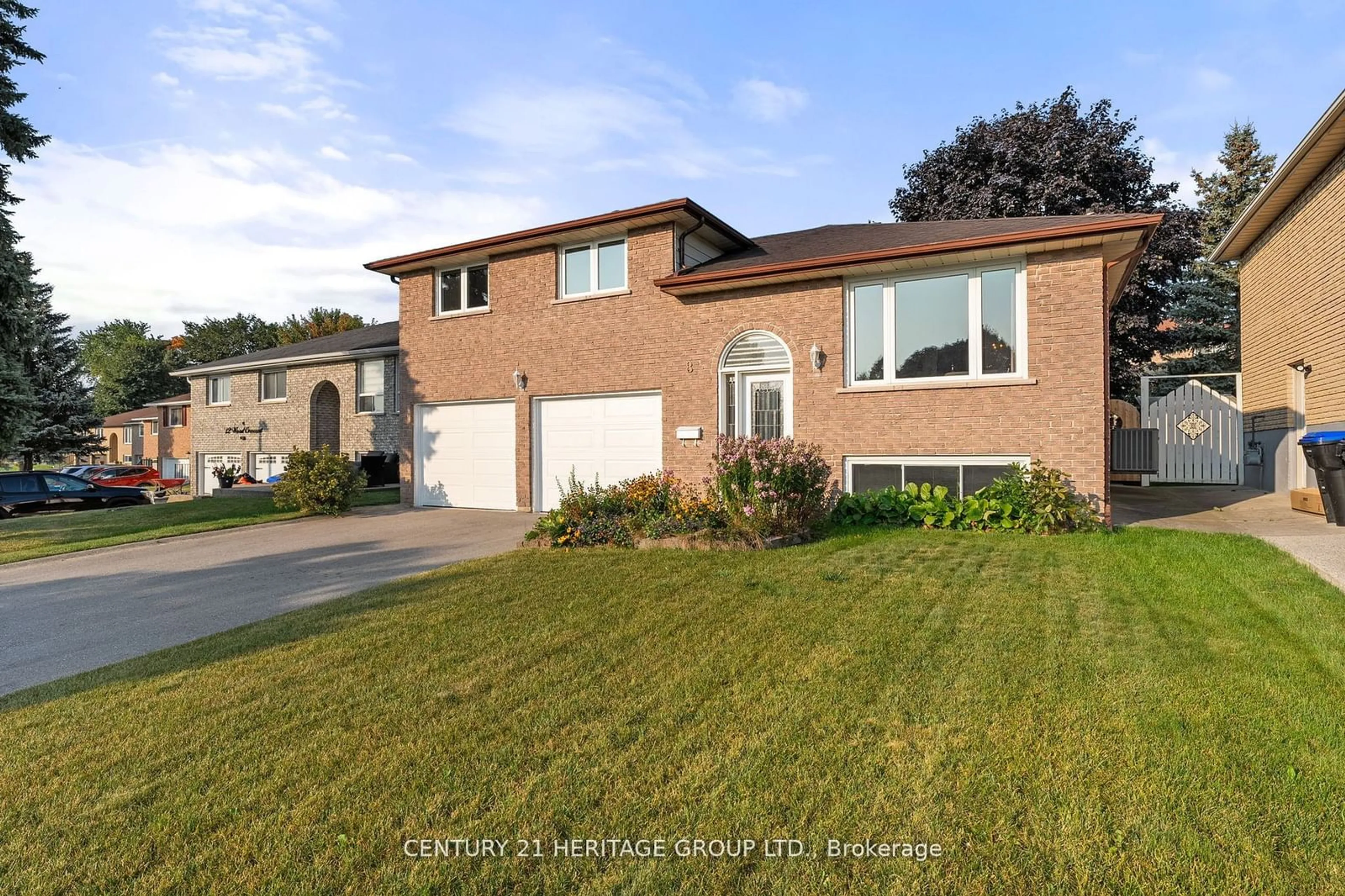 Frontside or backside of a home, the street view for 8 Wood Cres, Bradford West Gwillimbury Ontario L3Z 2G2