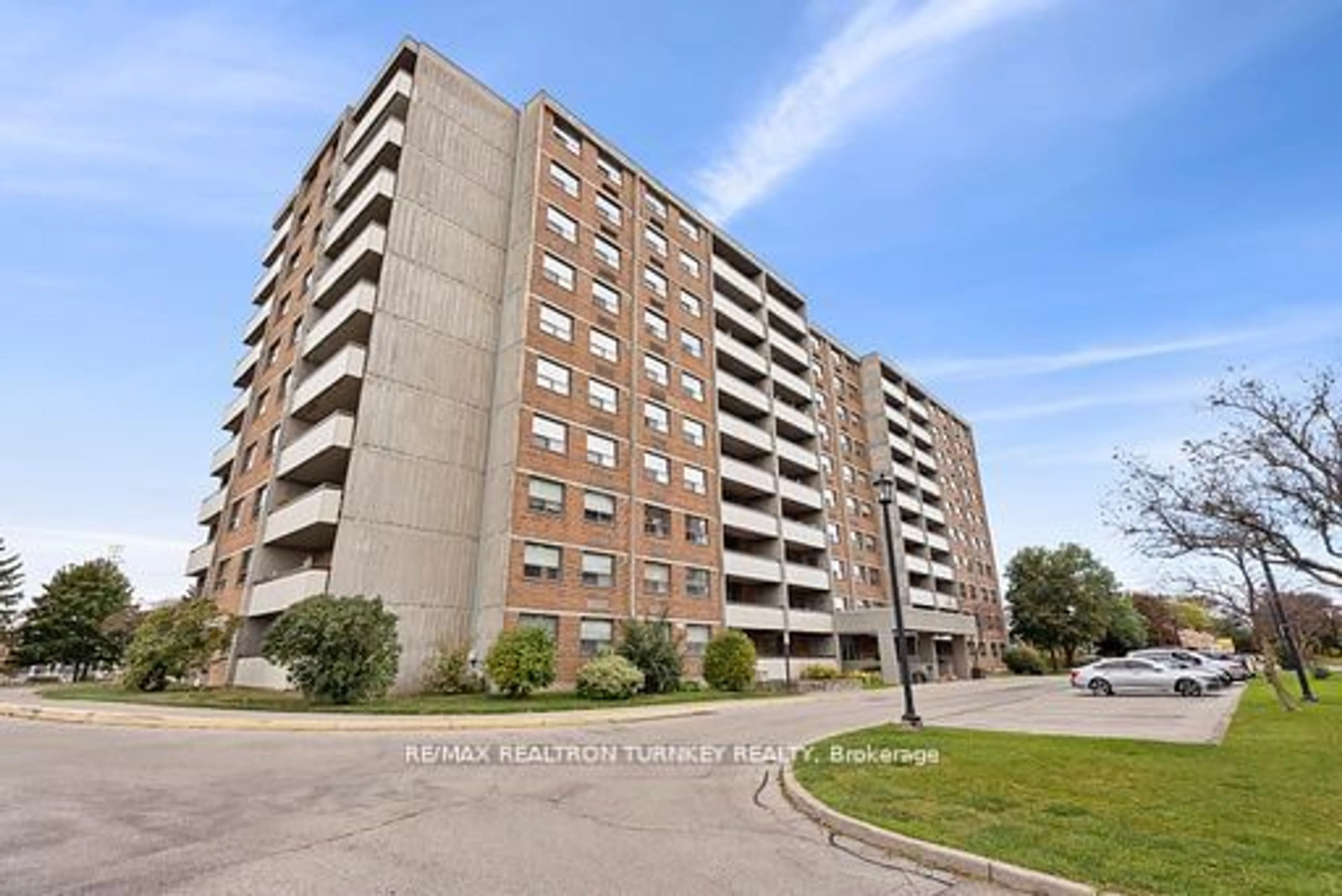 A pic from exterior of the house or condo, the front or back of building for 20 William Roe Blvd #901, Newmarket Ontario L3Y 5V6