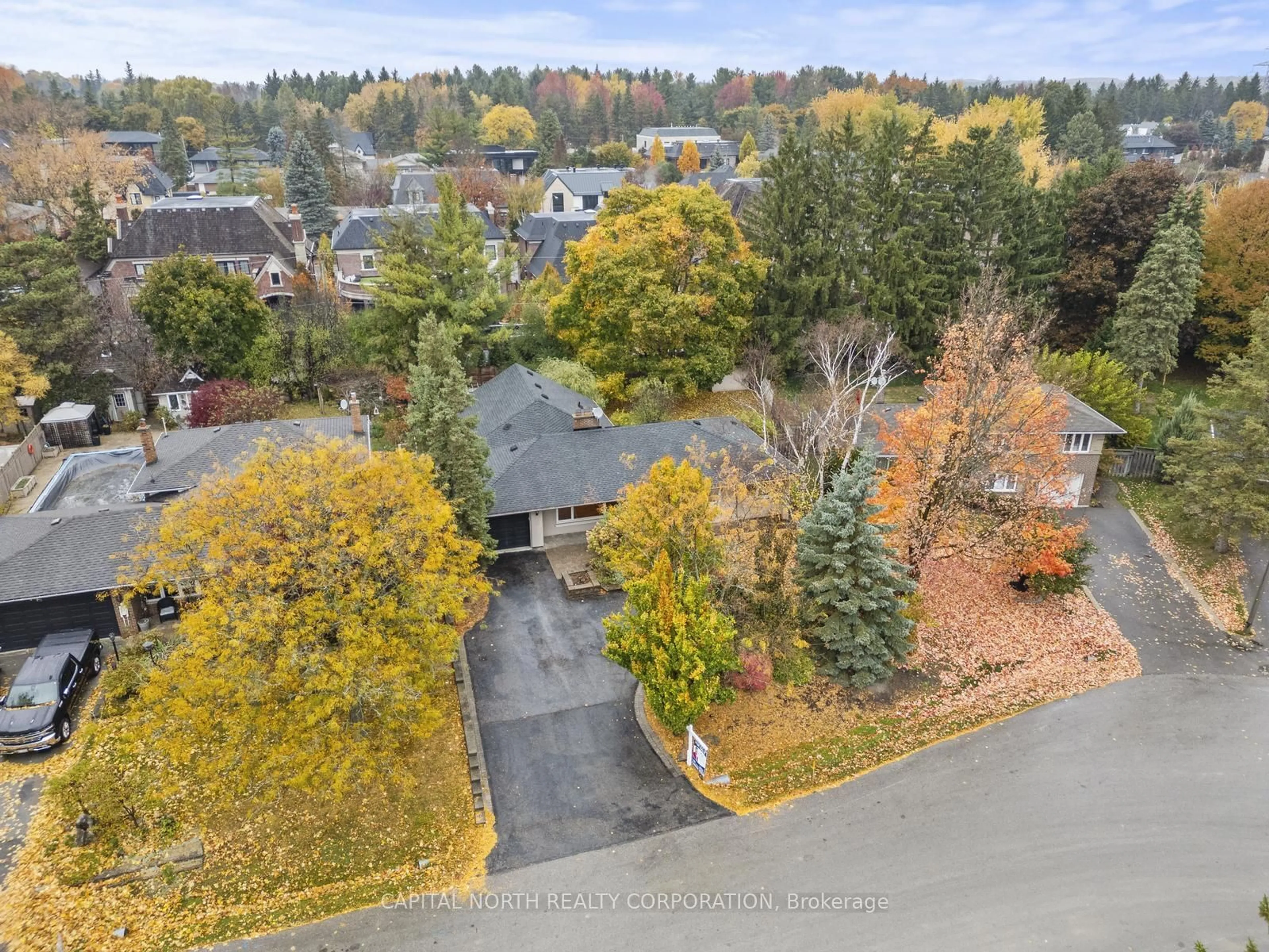 A pic from exterior of the house or condo, the street view for 70 Donhill Cres, Vaughan Ontario L0J 1C0