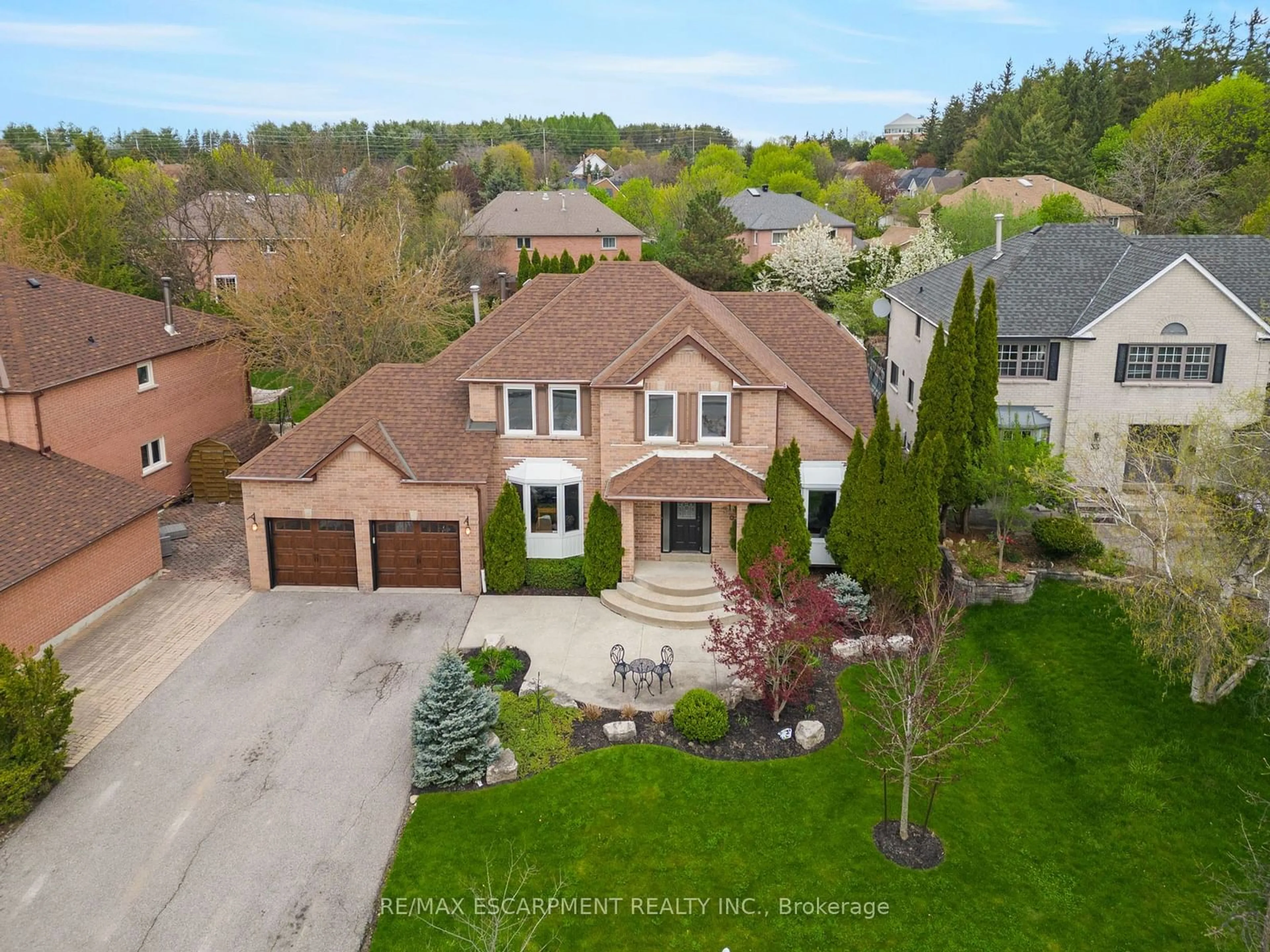 Frontside or backside of a home, the street view for 31 Bloomfield Tr, Richmond Hill Ontario L4E 2J8