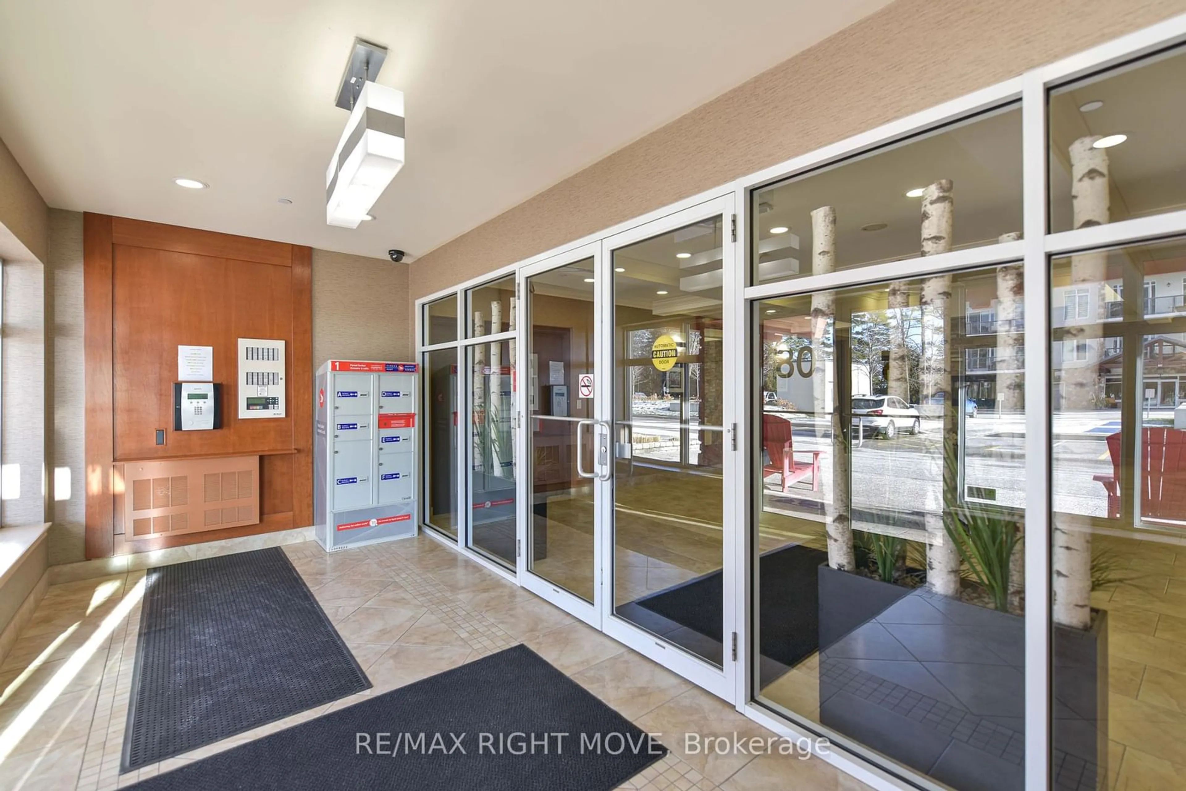 Indoor lobby for 80 Orchard Point Rd #PH605, Orillia Ontario L3V 1C6