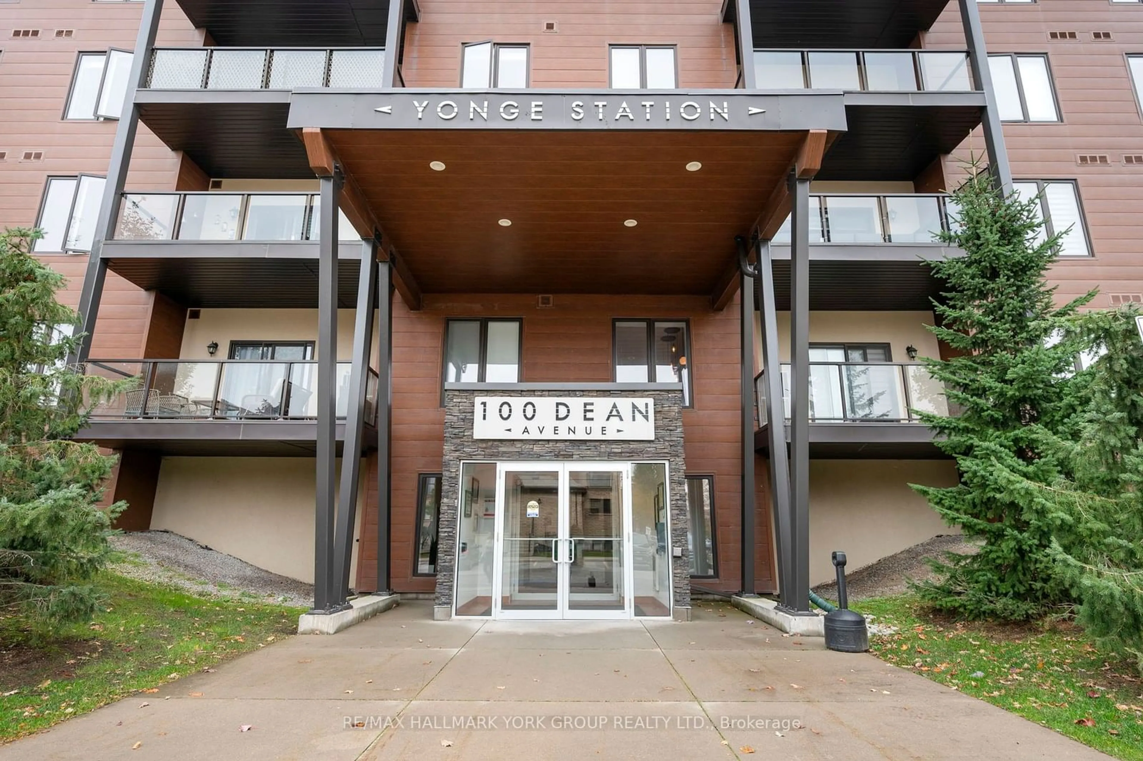 Indoor foyer for 100 Dean Ave #214, Barrie Ontario L9J 0H1