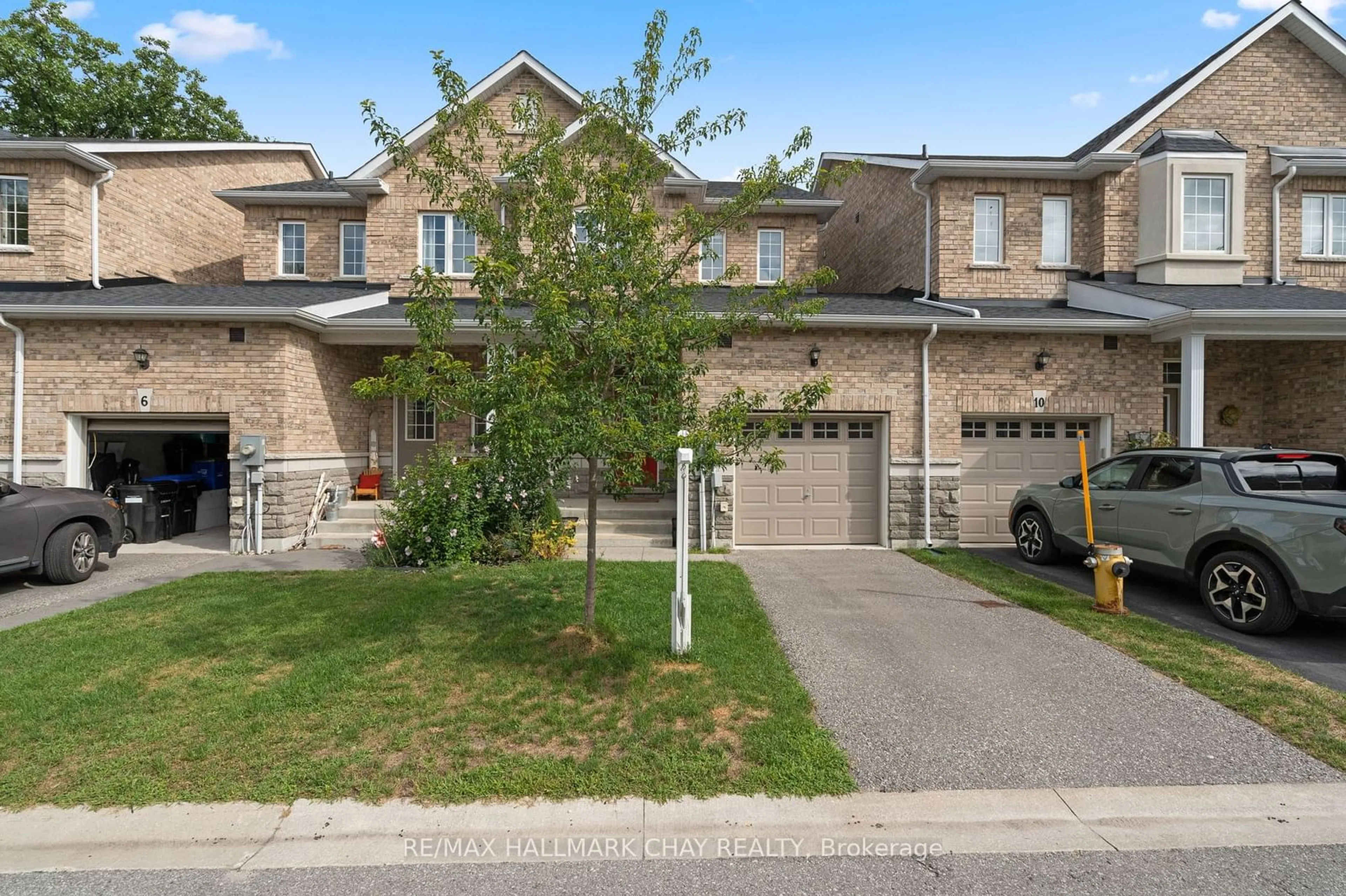 A pic from exterior of the house or condo, the street view for 8 Blasi Crt, Wasaga Beach Ontario L9Z 0H3