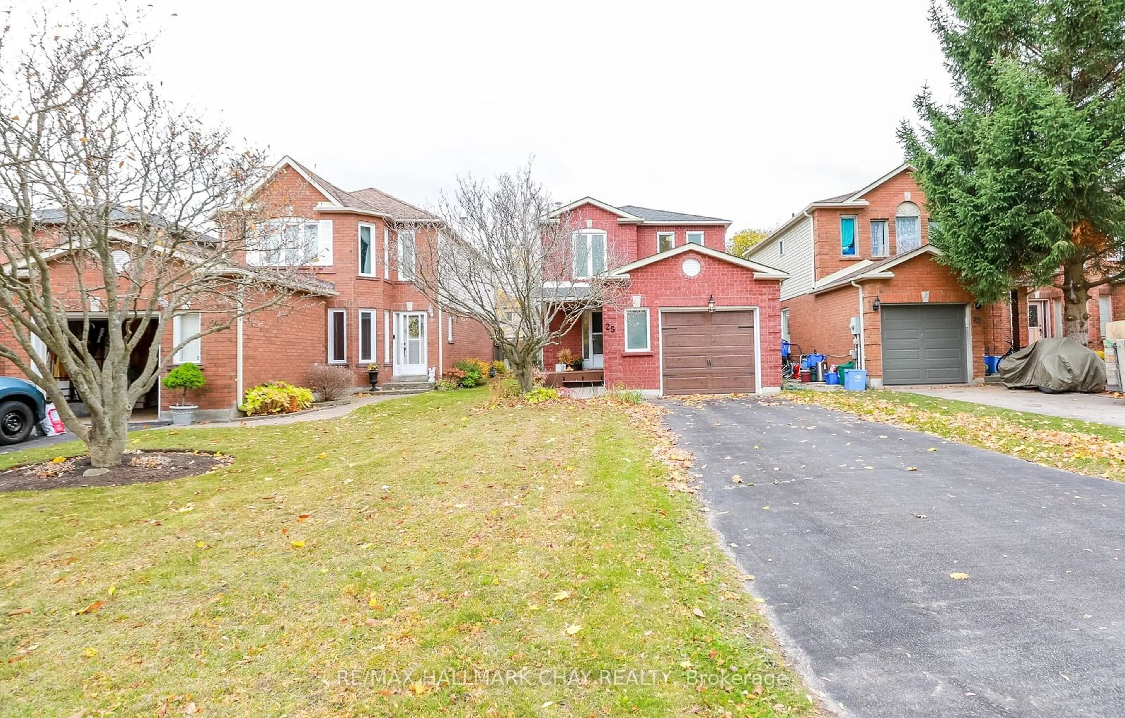 A pic from exterior of the house or condo, the street view for 25 Laidlaw Dr, Barrie Ontario L4N 7S1