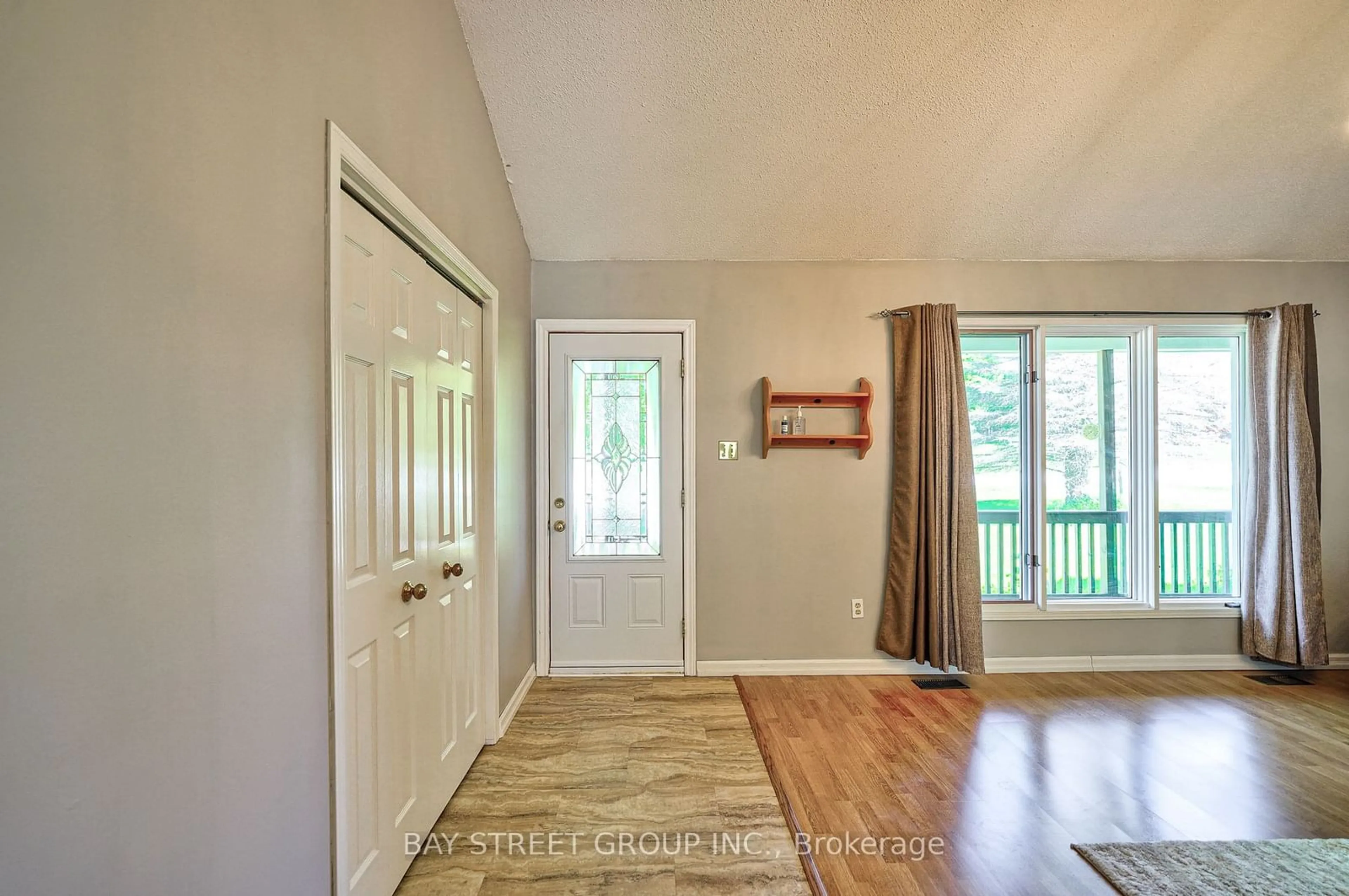 Indoor entryway, wood floors for 7 Agnes St, Oro-Medonte Ontario L0K 1N0