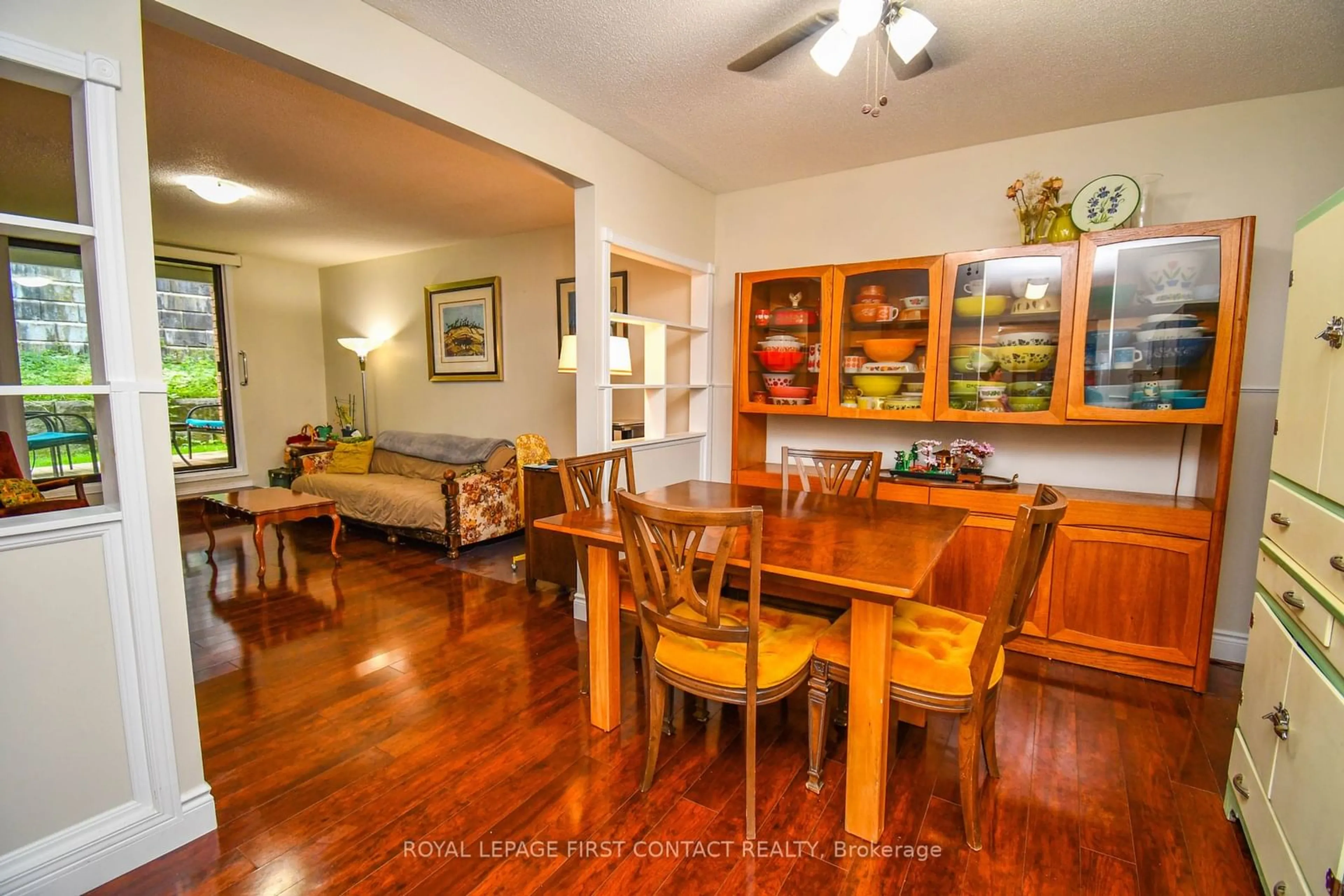 Dining room, wood floors, cottage for 25 Meadow Lane #104, Barrie Ontario L4N 7K2