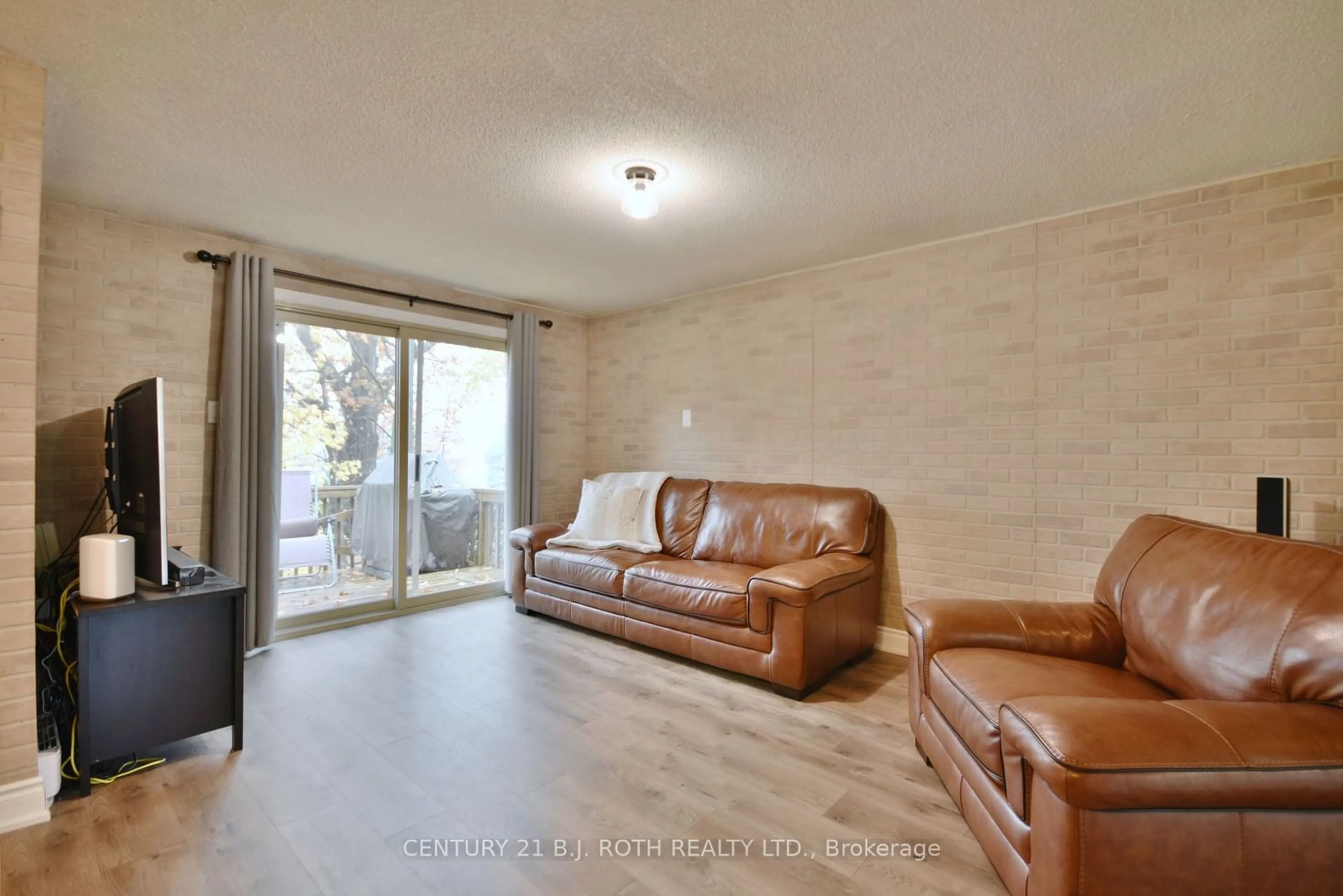 Living room, wood floors for 11 Pheasant Tr, Barrie Ontario L4N 6W4