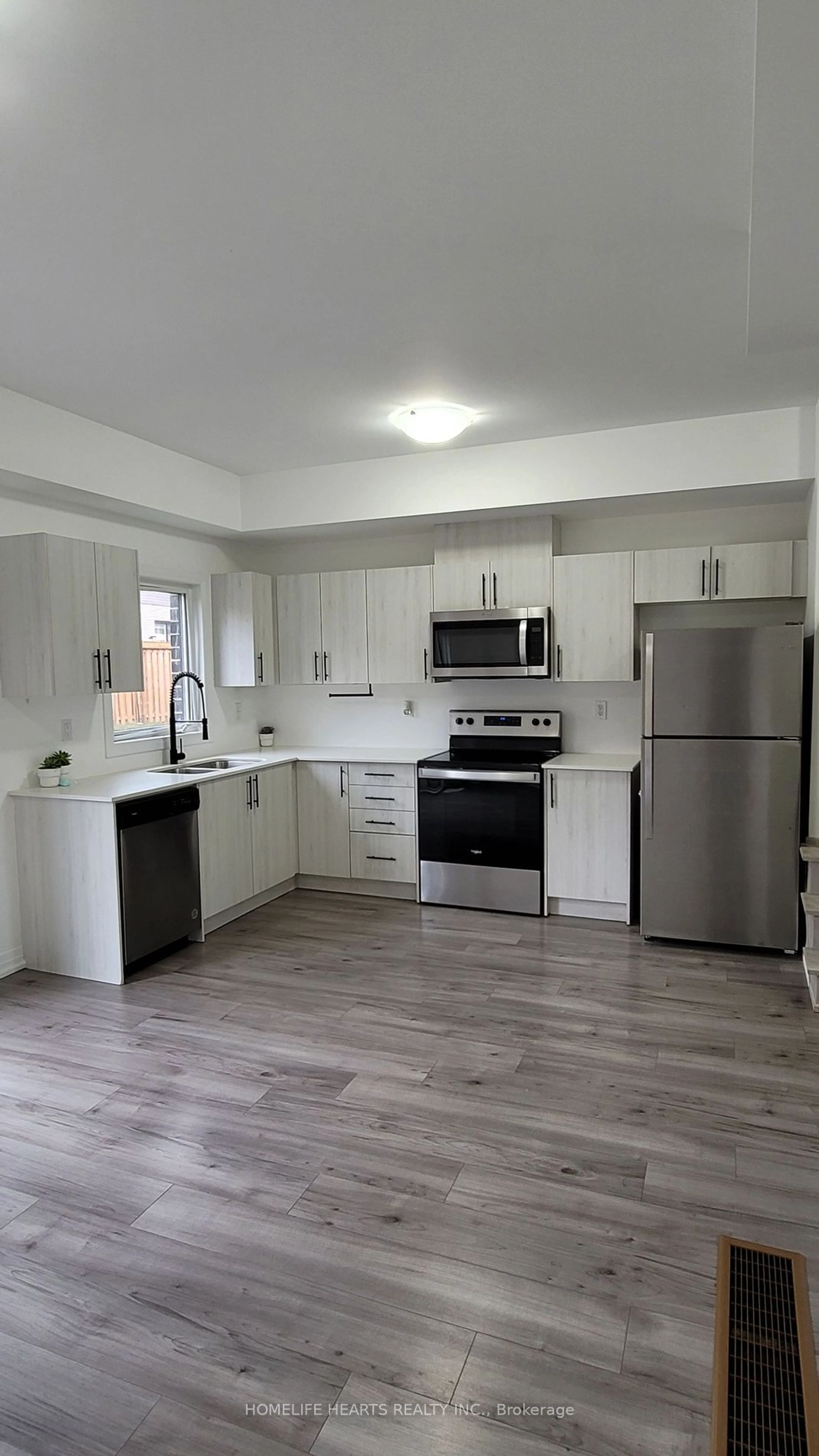 Open concept kitchen for 79 Gateland Dr, Barrie Ontario L4N 6K7