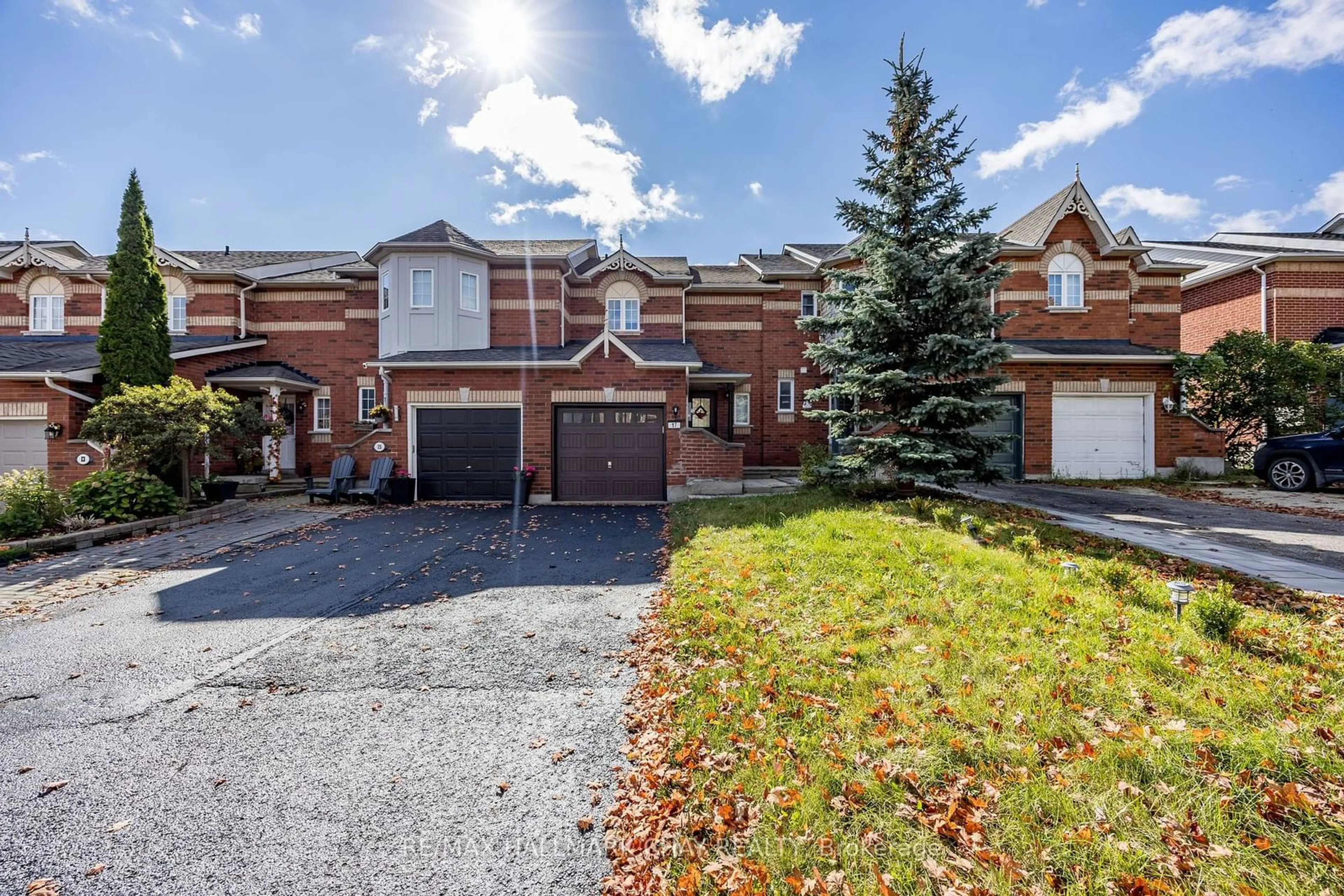 A pic from exterior of the house or condo, the street view for 17 Gadwall Ave, Barrie Ontario L4N 8X6