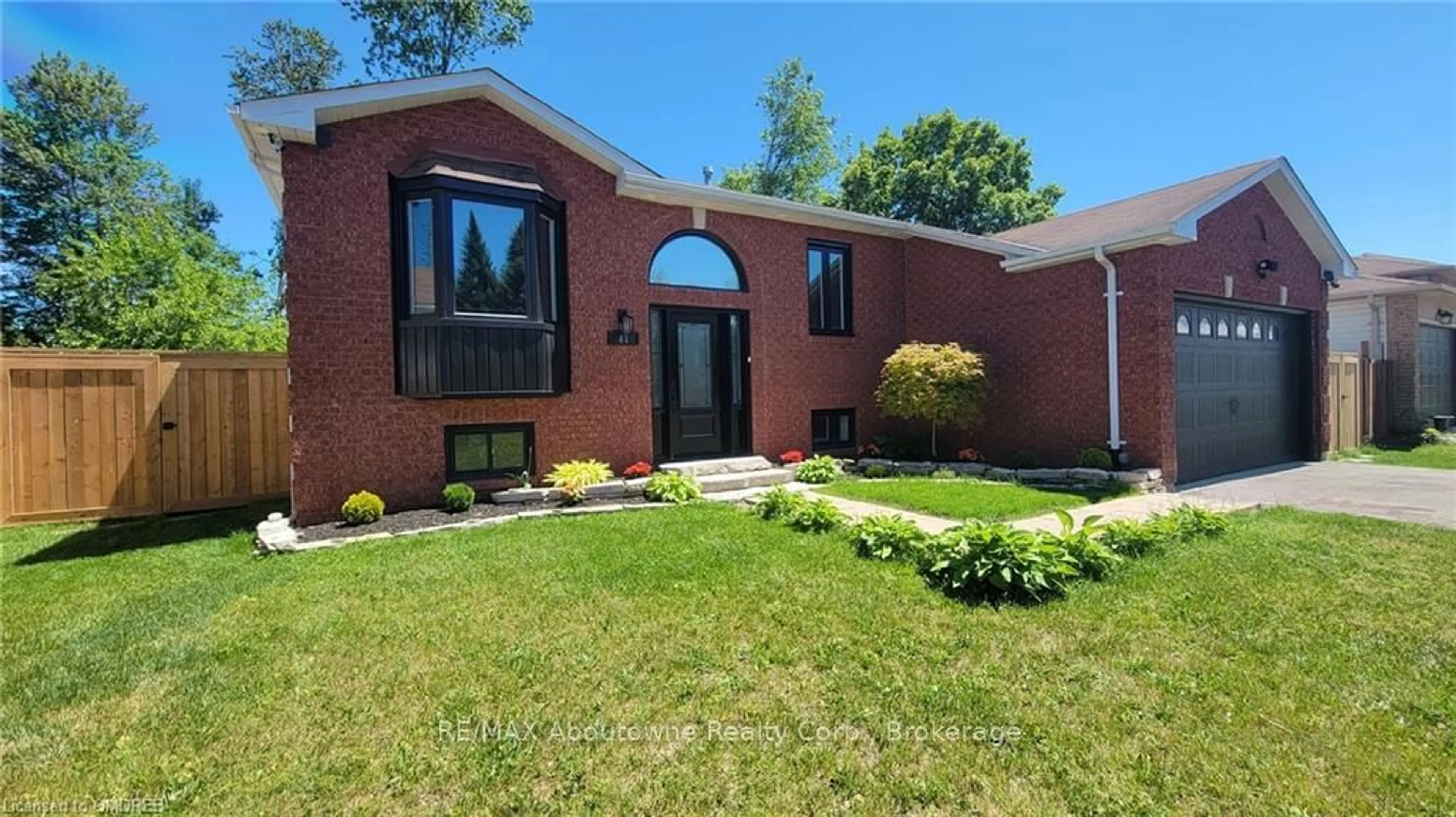 Home with brick exterior material for 81 ROYAL BEECH Dr, Wasaga Beach Ontario L9Z 1H5