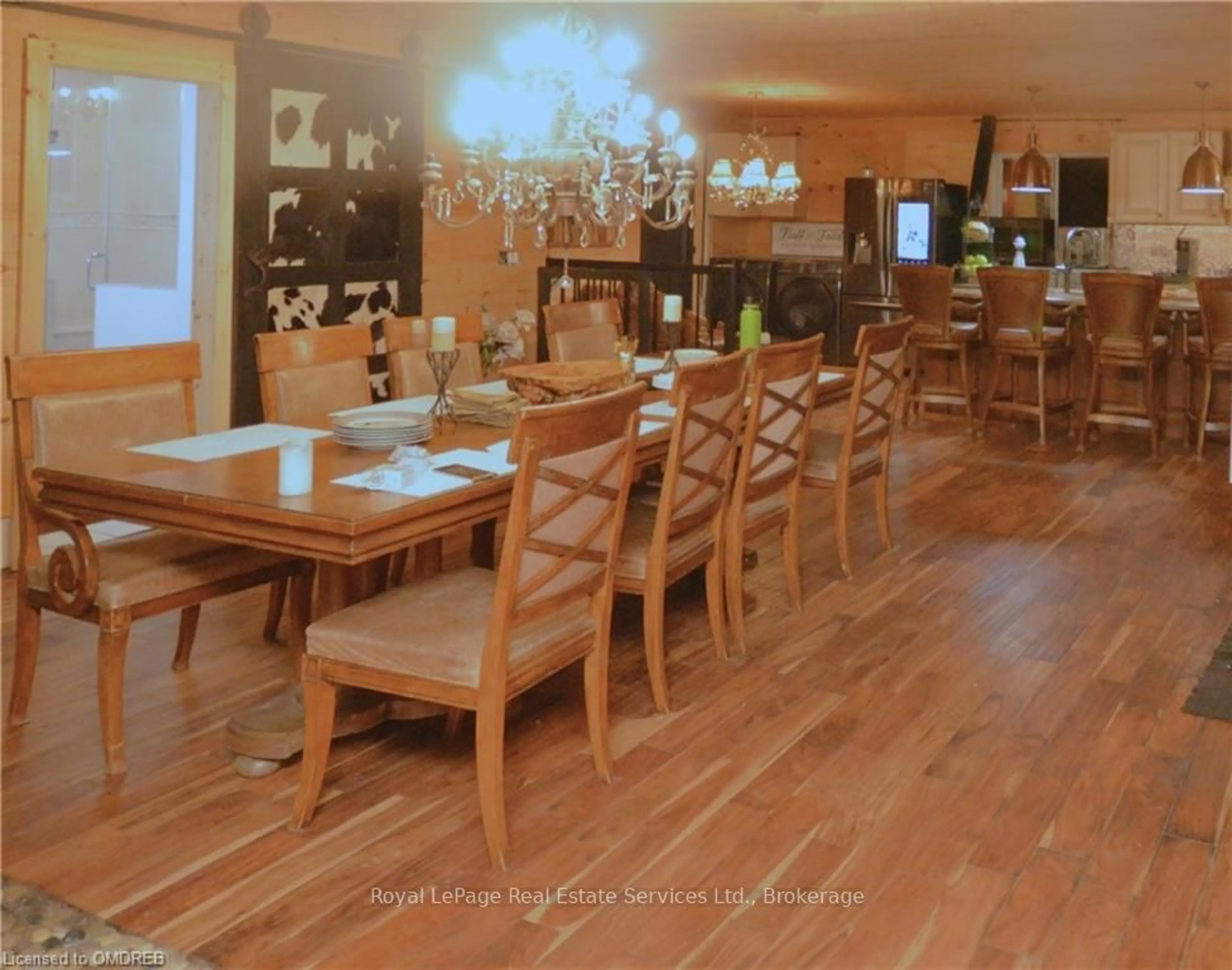 Dining room, wood floors for 3227 MUSKOKA St, Severn Ontario L0K 2B0