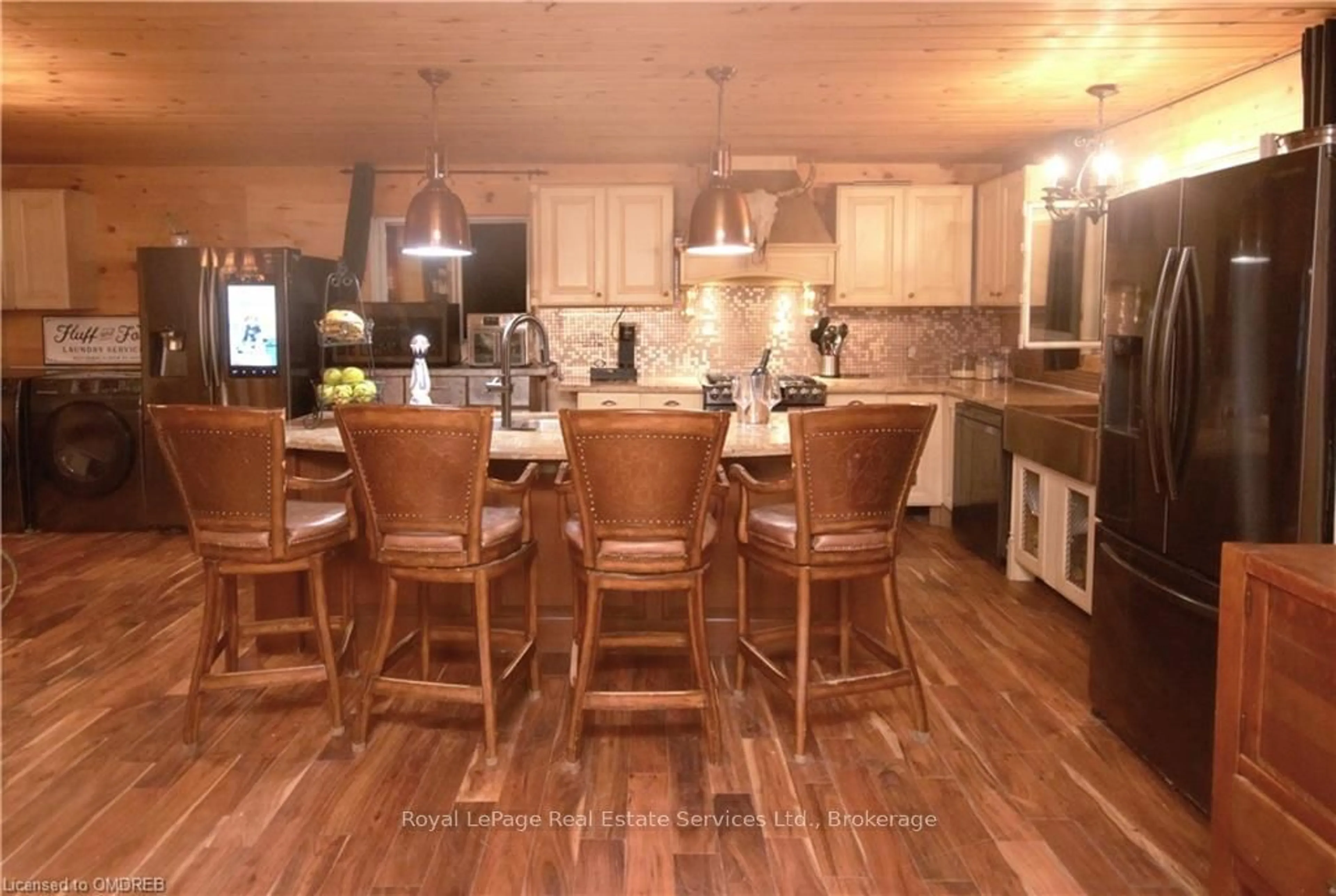 Open concept kitchen for 3227 MUSKOKA St, Severn Ontario L0K 2B0