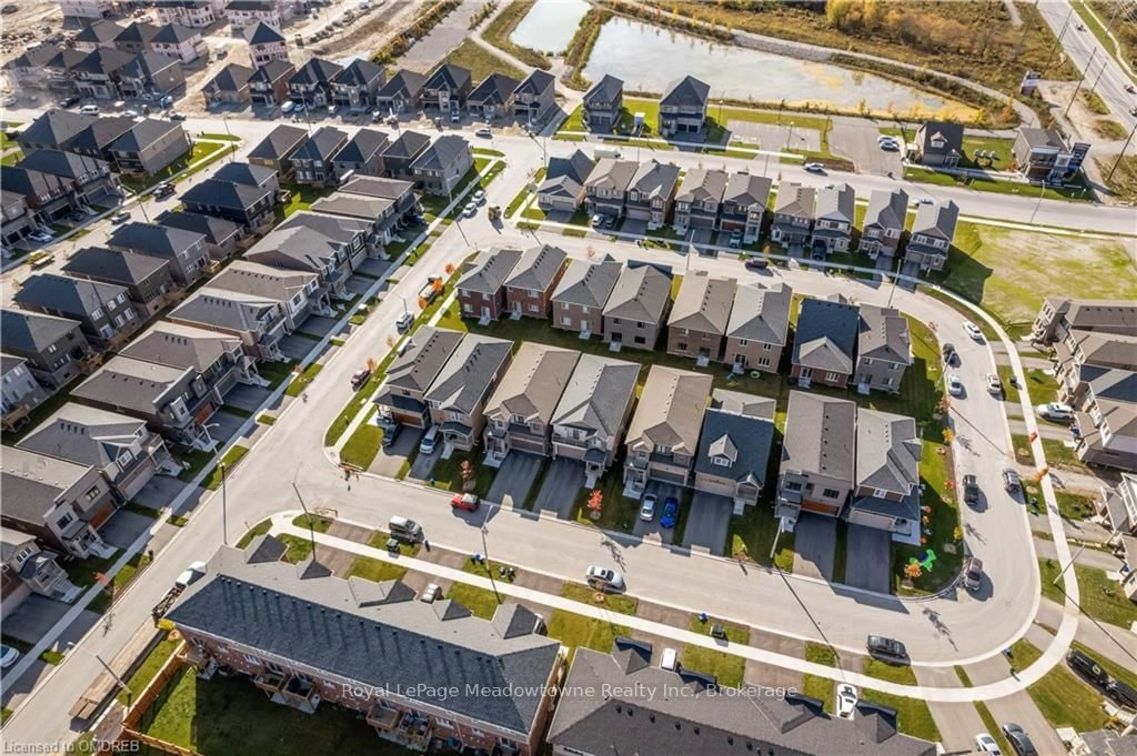 A pic from exterior of the house or condo, the street view for 60 HARVEST Cres, Barrie Ontario L9J 0T3