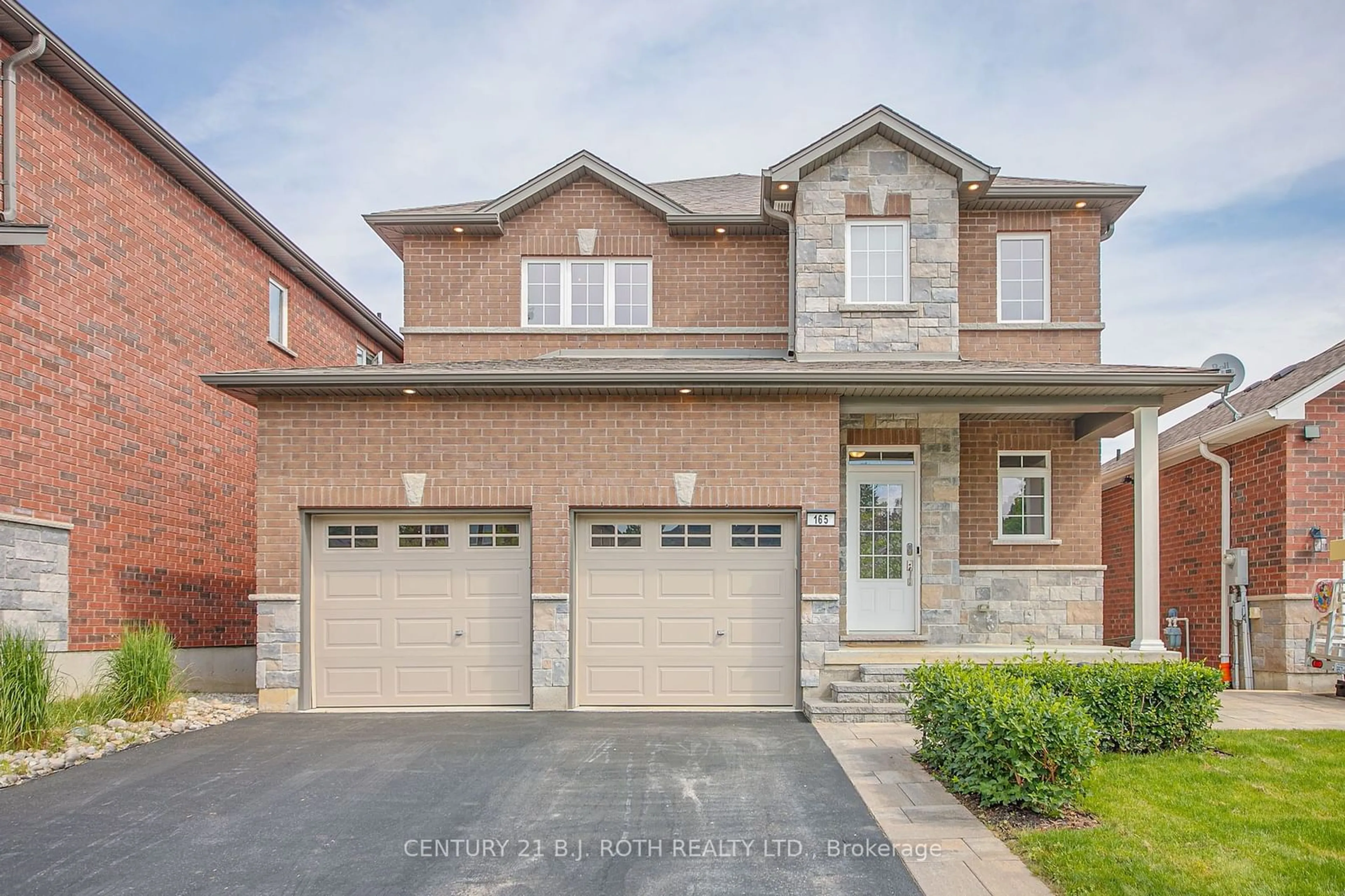 Home with brick exterior material for 165 Bishop Dr, Barrie Ontario L4N 6X5