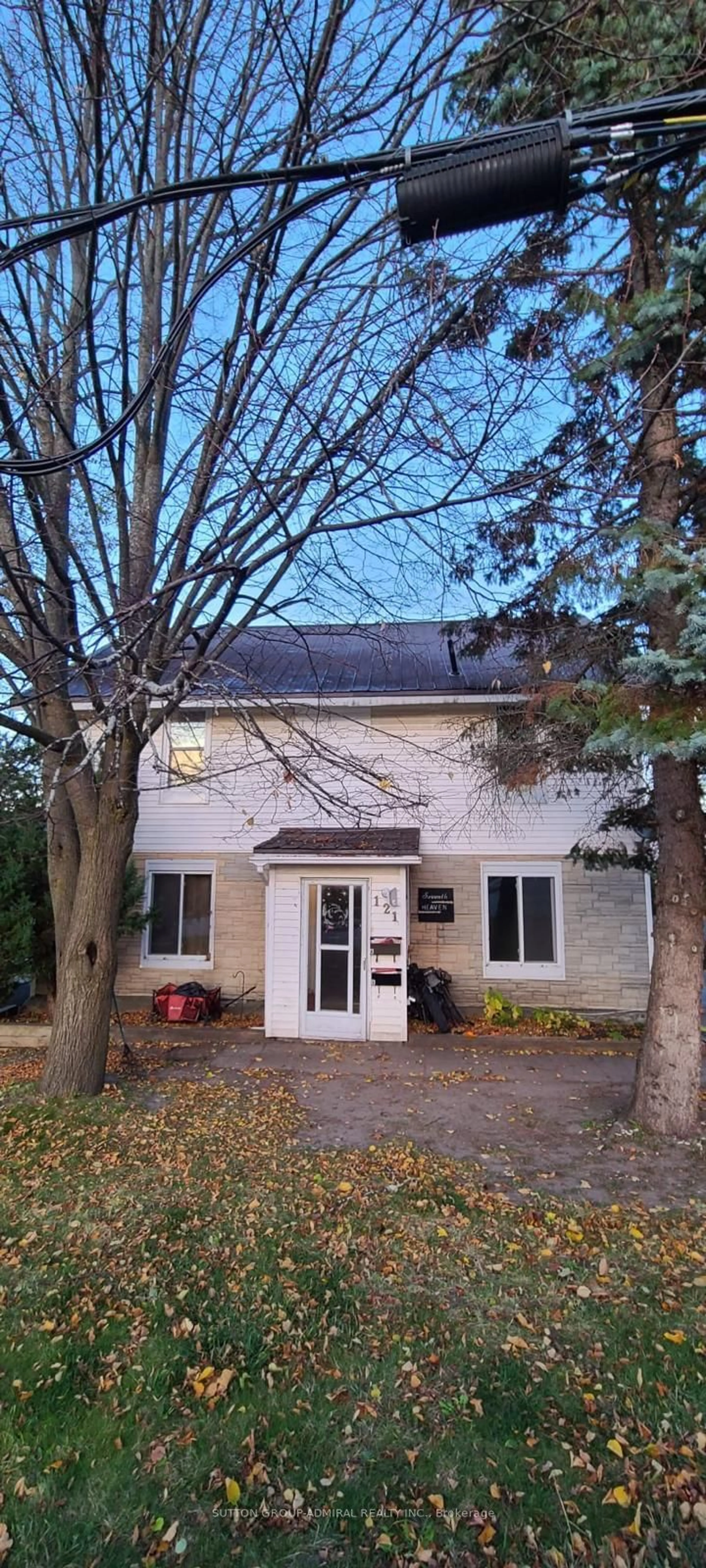 A pic from exterior of the house or condo, cottage for 121 Seventh St, Midland Ontario L4R 3Y9