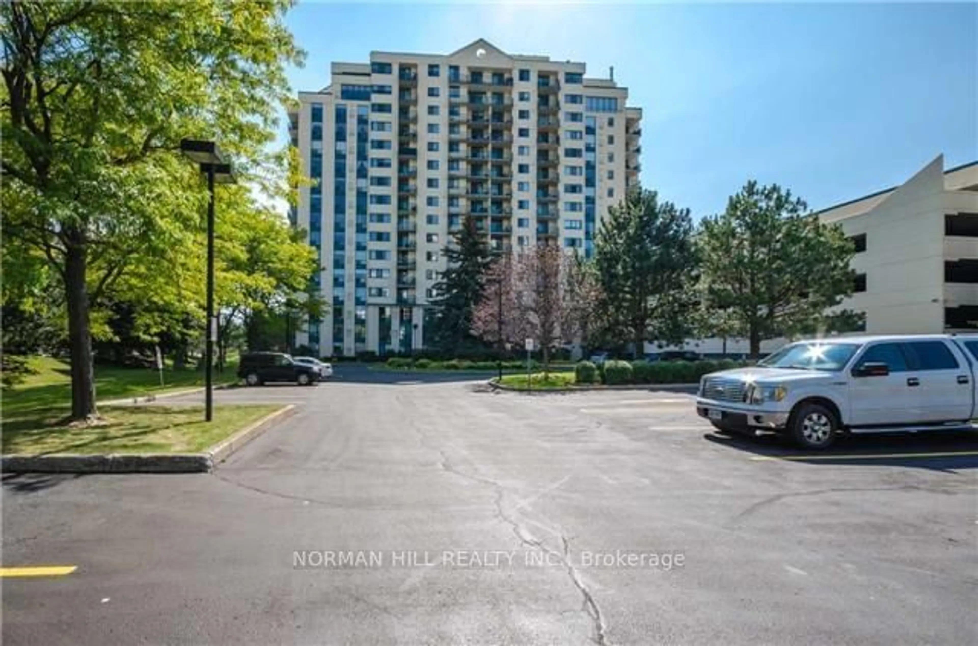 A pic from exterior of the house or condo, the street view for 75 Ellen St #1111, Barrie Ontario L4N 3A5