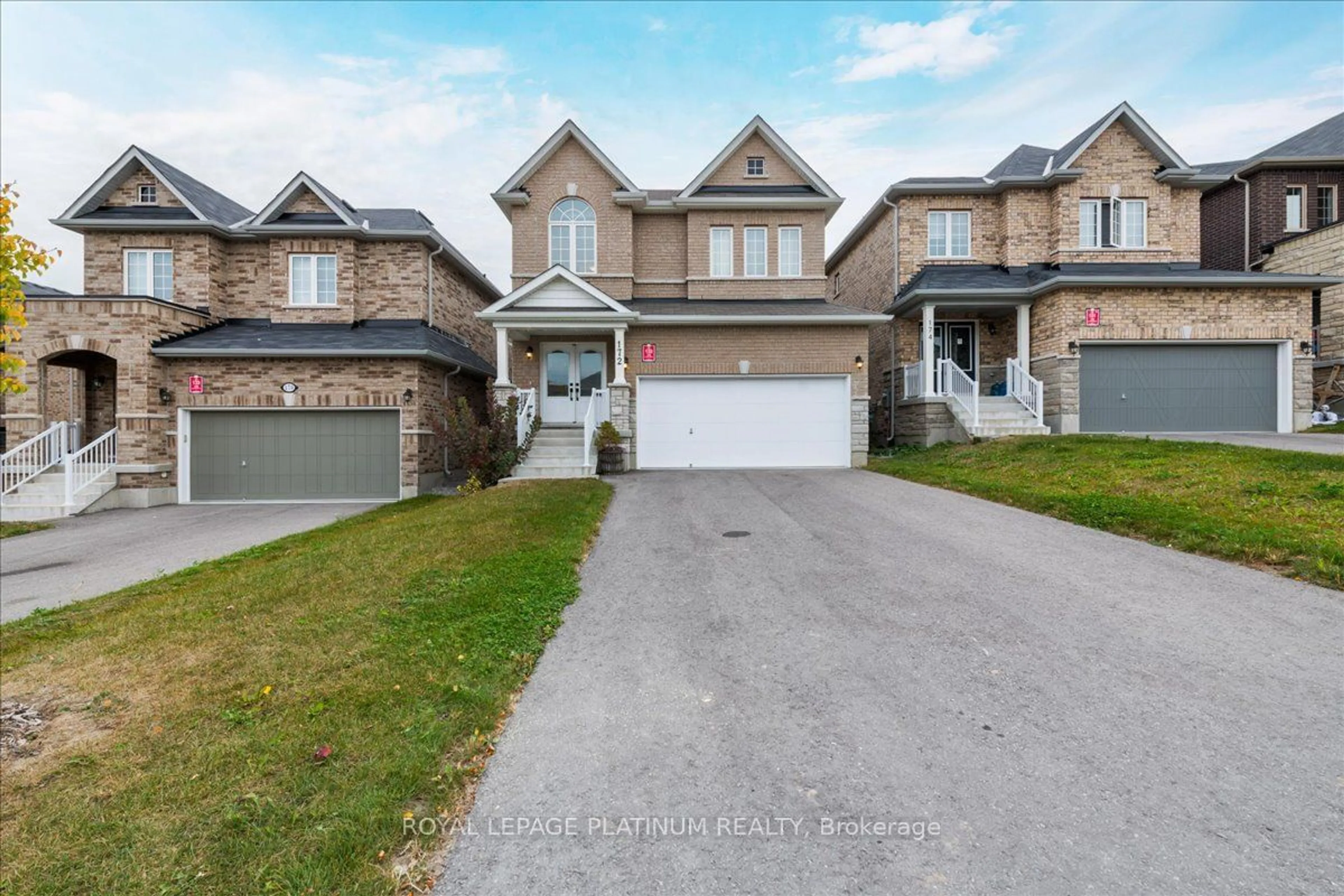 Frontside or backside of a home, the street view for 172 Muirfield Dr, Barrie Ontario L4N 6K7