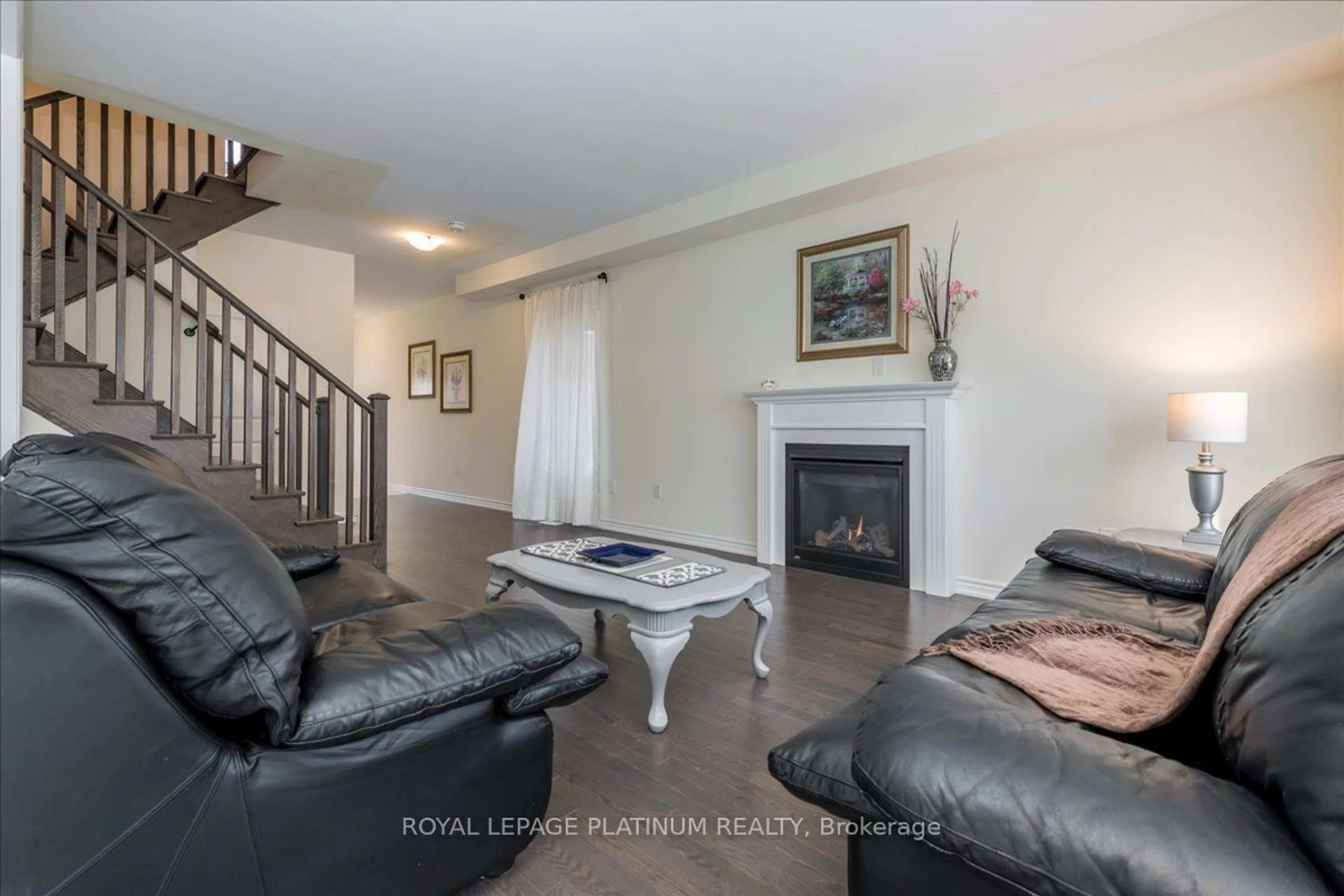 Living room, wood floors for 172 Muirfield Dr, Barrie Ontario L4N 6K7