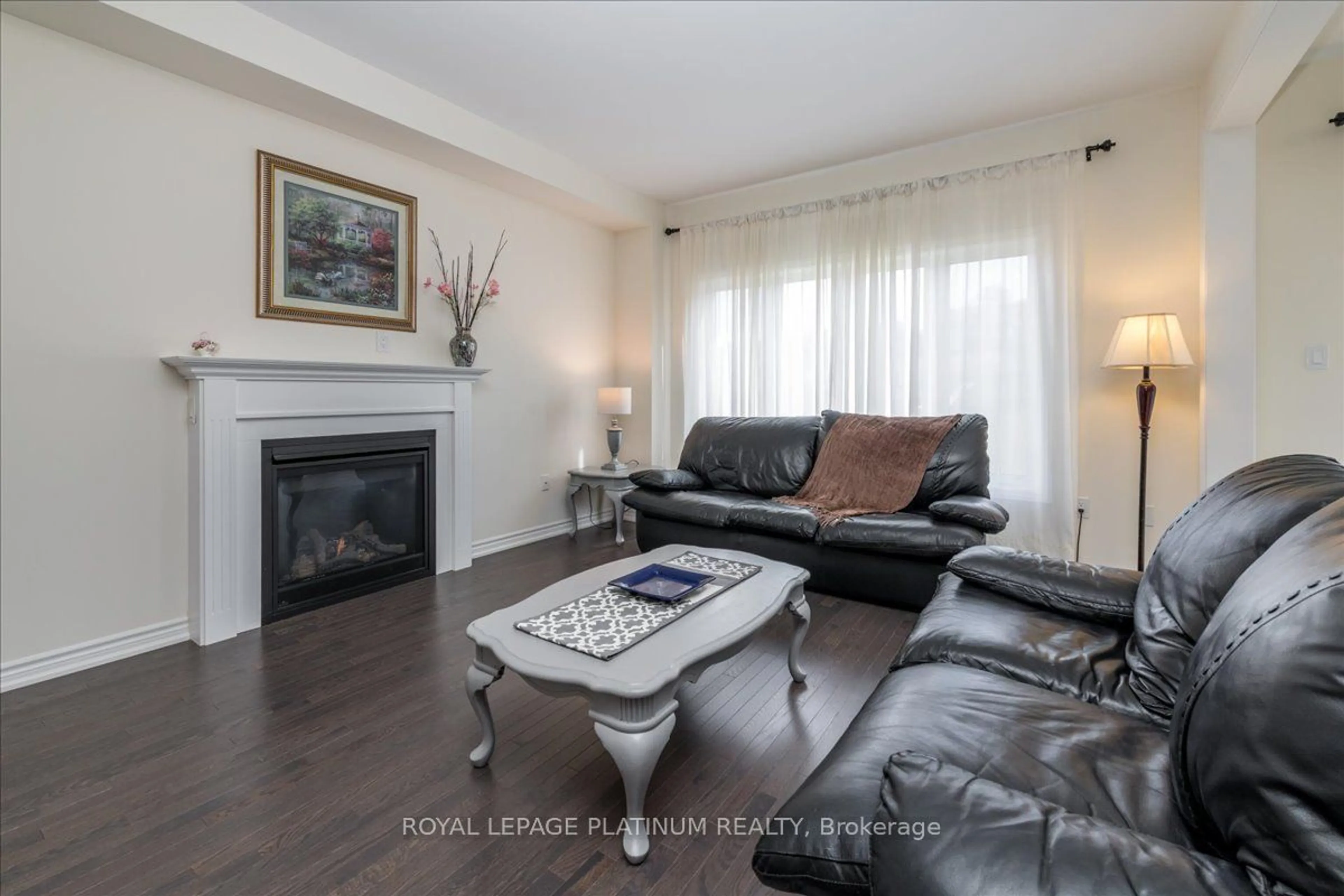 Living room, wood floors for 172 Muirfield Dr, Barrie Ontario L4N 6K7