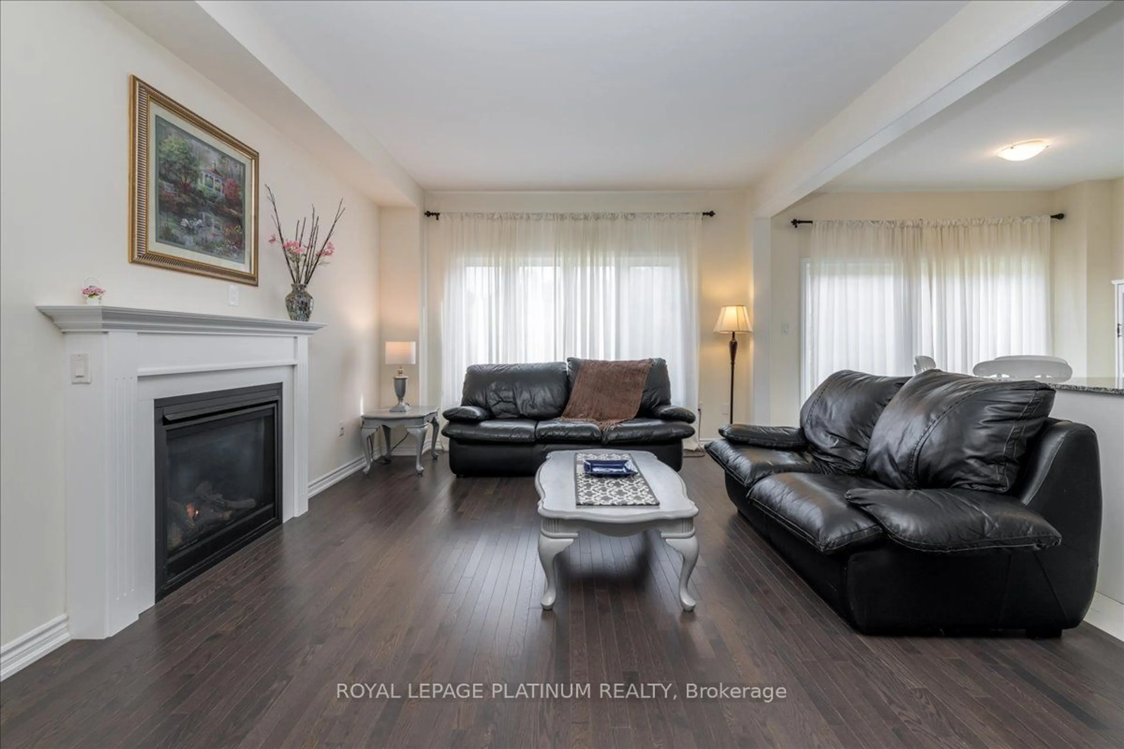 Living room, wood floors for 172 Muirfield Dr, Barrie Ontario L4N 6K7