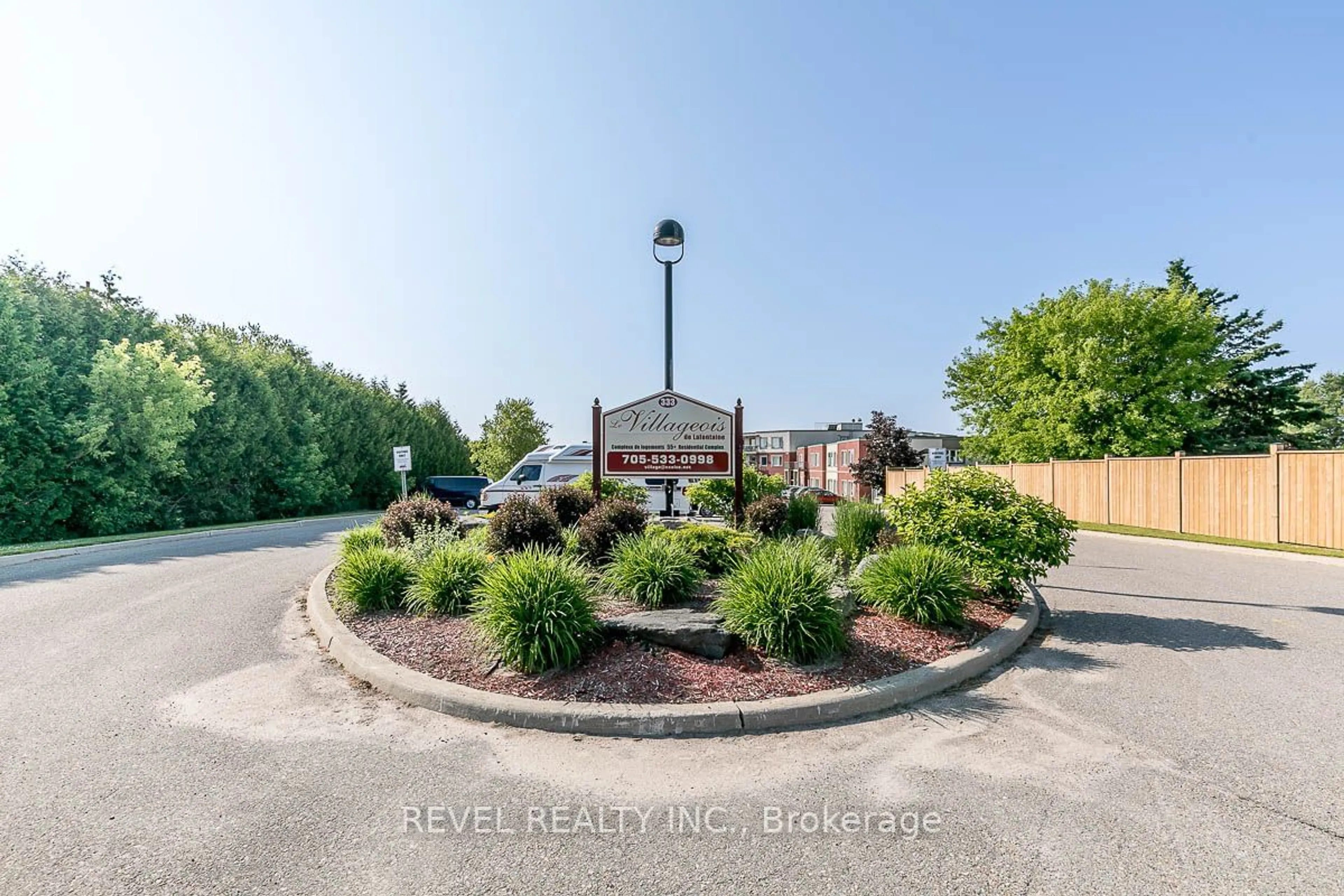 Patio, the street view for 333 Lafontaine Rd #105, Tiny Ontario L9M 0H1