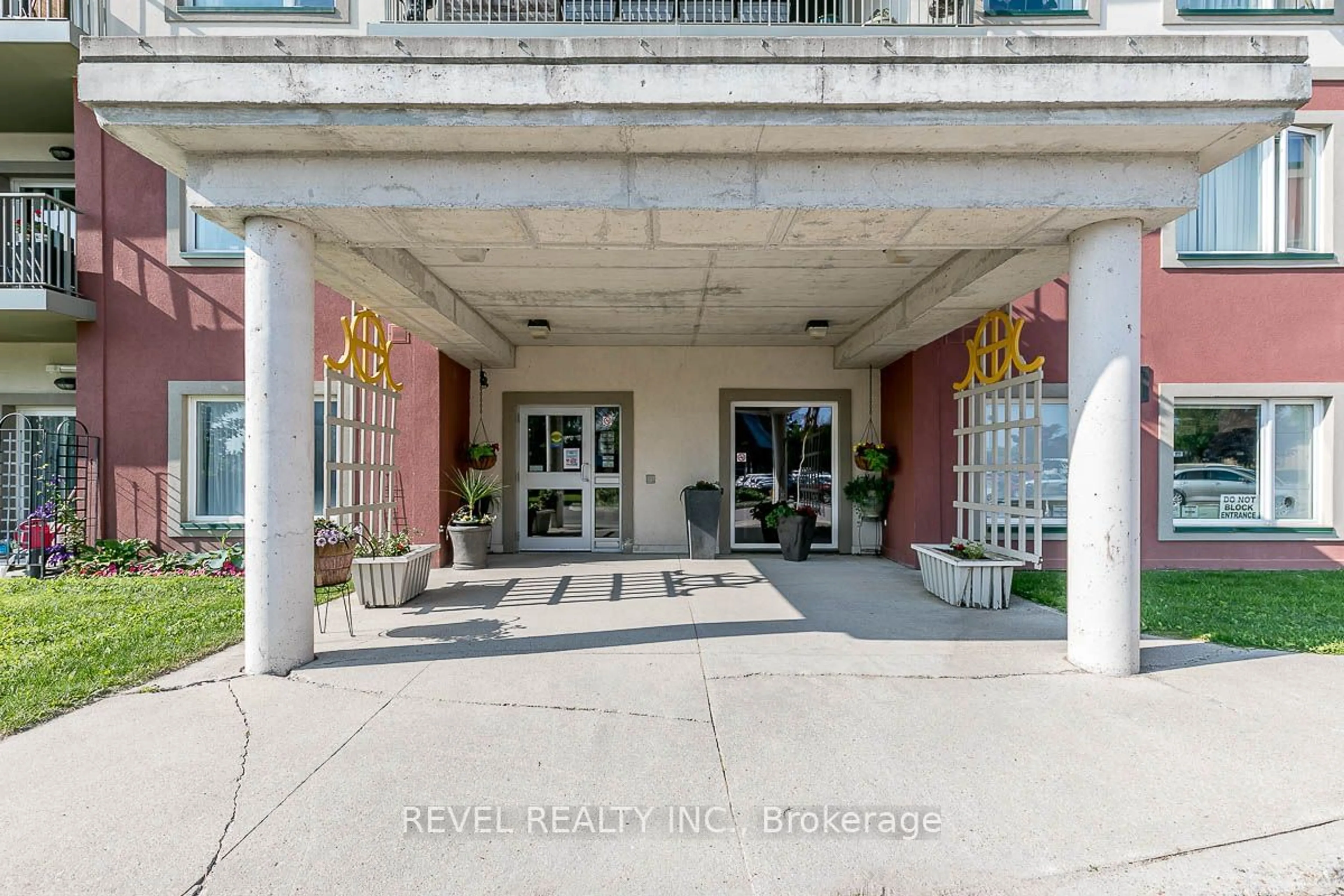 Indoor lobby, unknown floor for 333 Lafontaine Rd #105, Tiny Ontario L9M 0H1