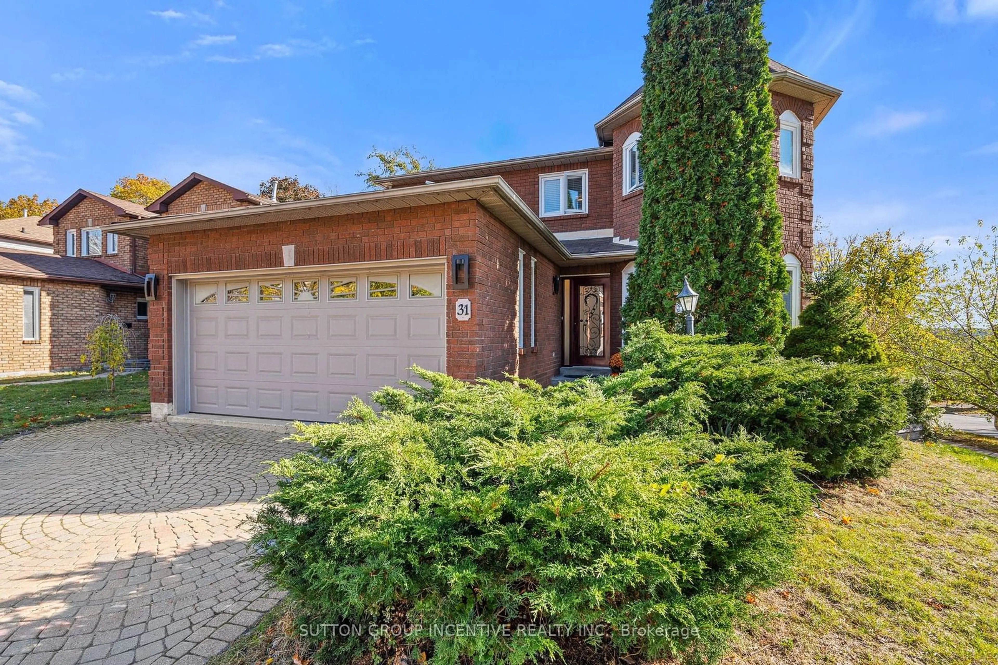 Home with brick exterior material for 31 Moore Pl, Barrie Ontario L4N 6N8