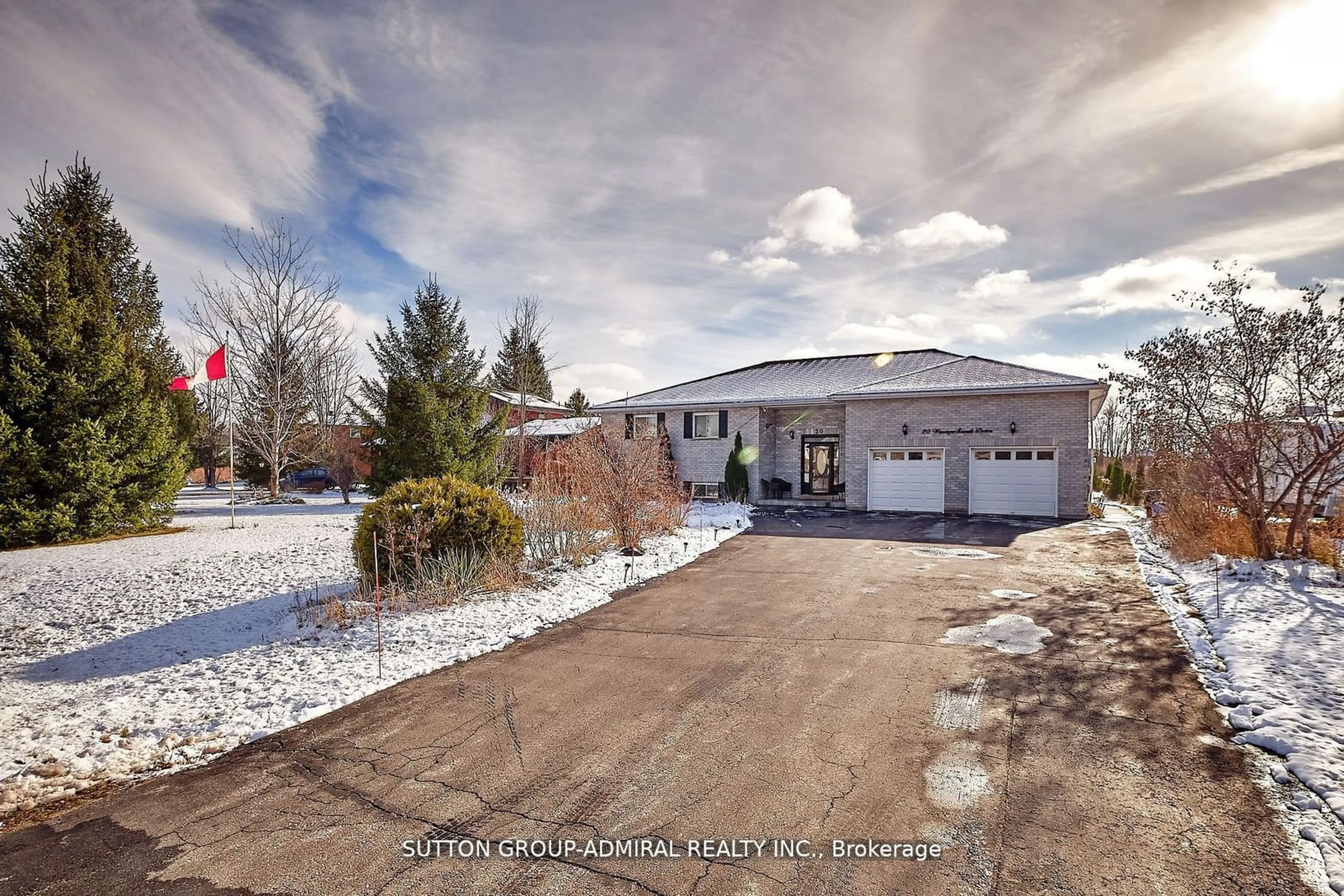 Frontside or backside of a home, the street view for 20 Wasaga Sands Dr, Wasaga Beach Ontario L9Z 1J6