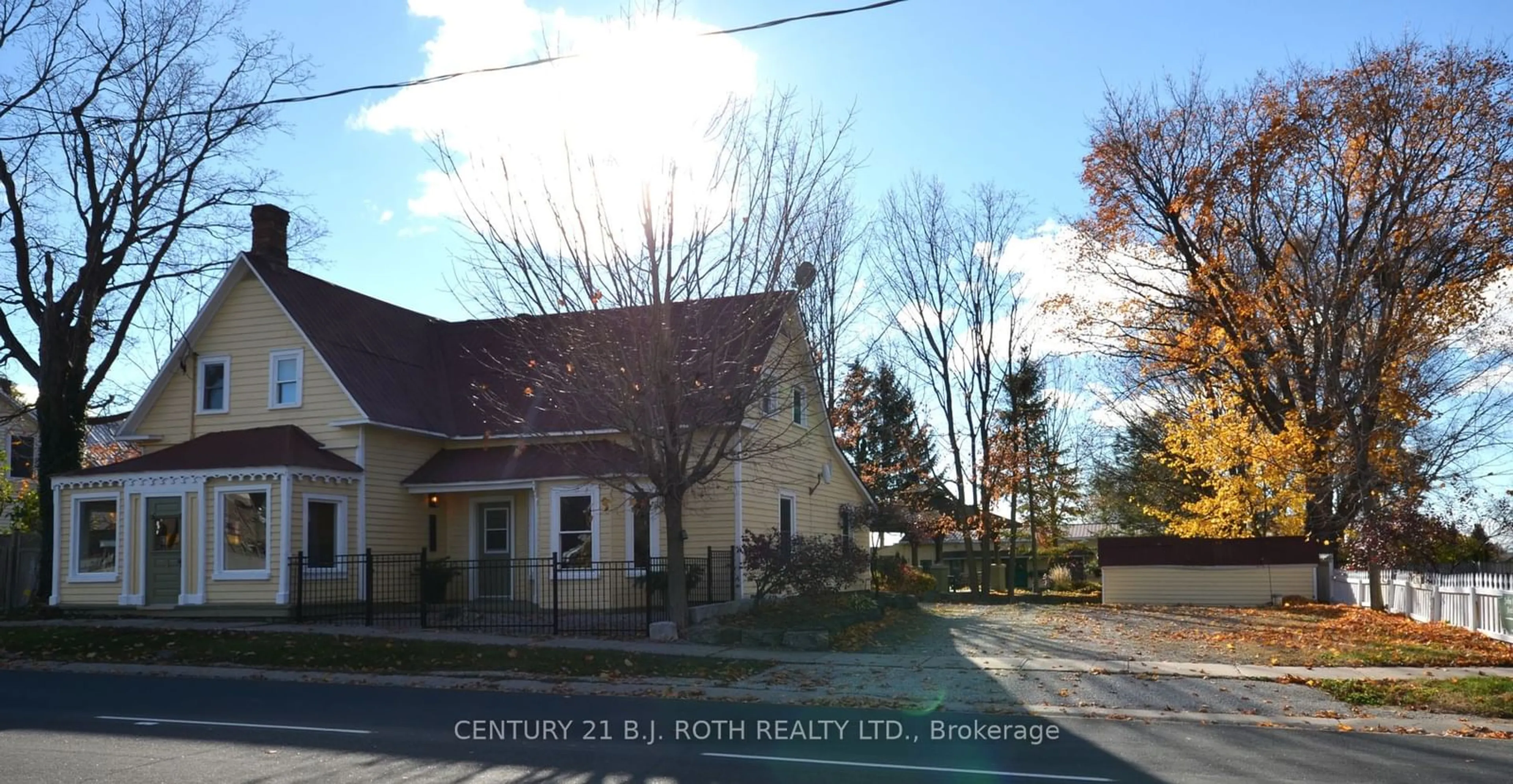 A pic from exterior of the house or condo, the street view for 3418 Penetanguishene Rd, Oro-Medonte Ontario L4M 4Y8