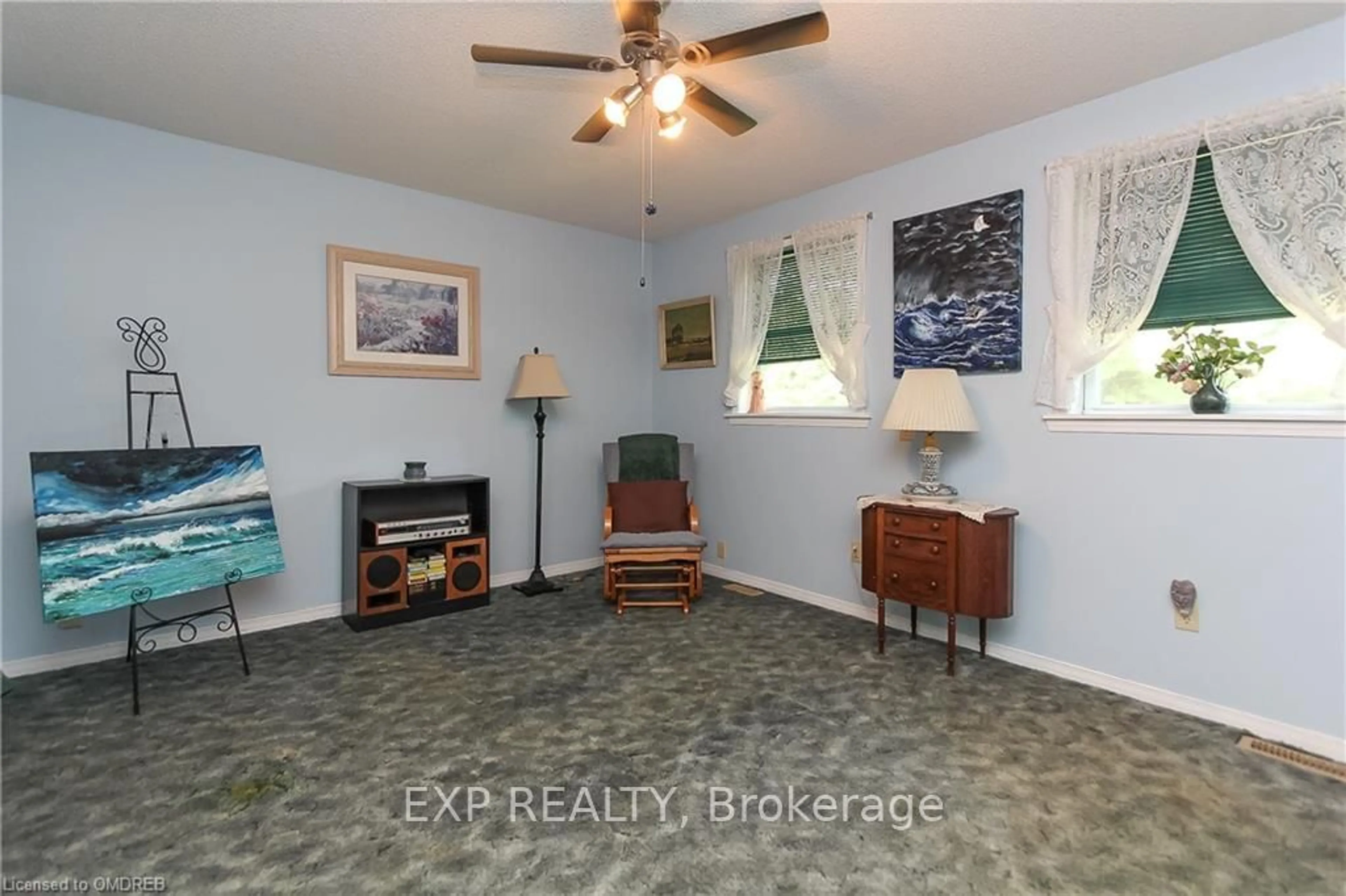 A pic of a room, carpet floors for 225 39TH St, Wasaga Beach Ontario L9Z 1S3