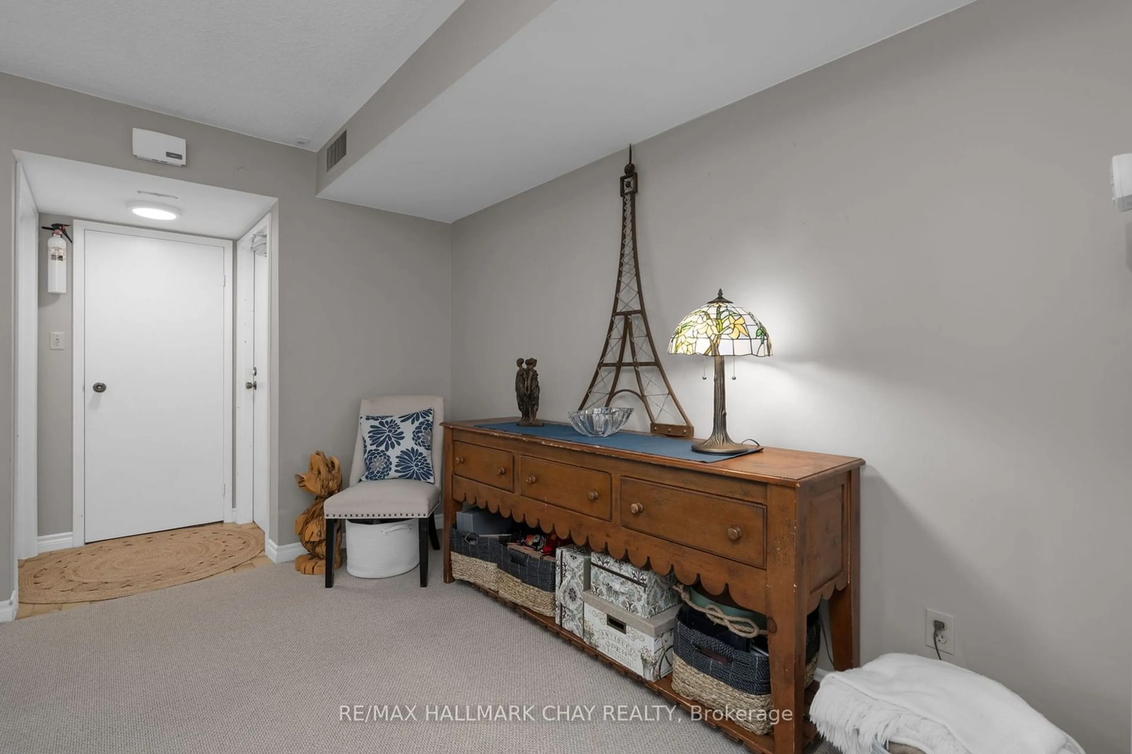 Storage room or clothes room or walk-in closet for 1102 Horseshoe Valley Rd #303, Oro-Medonte Ontario L4M 4Y8