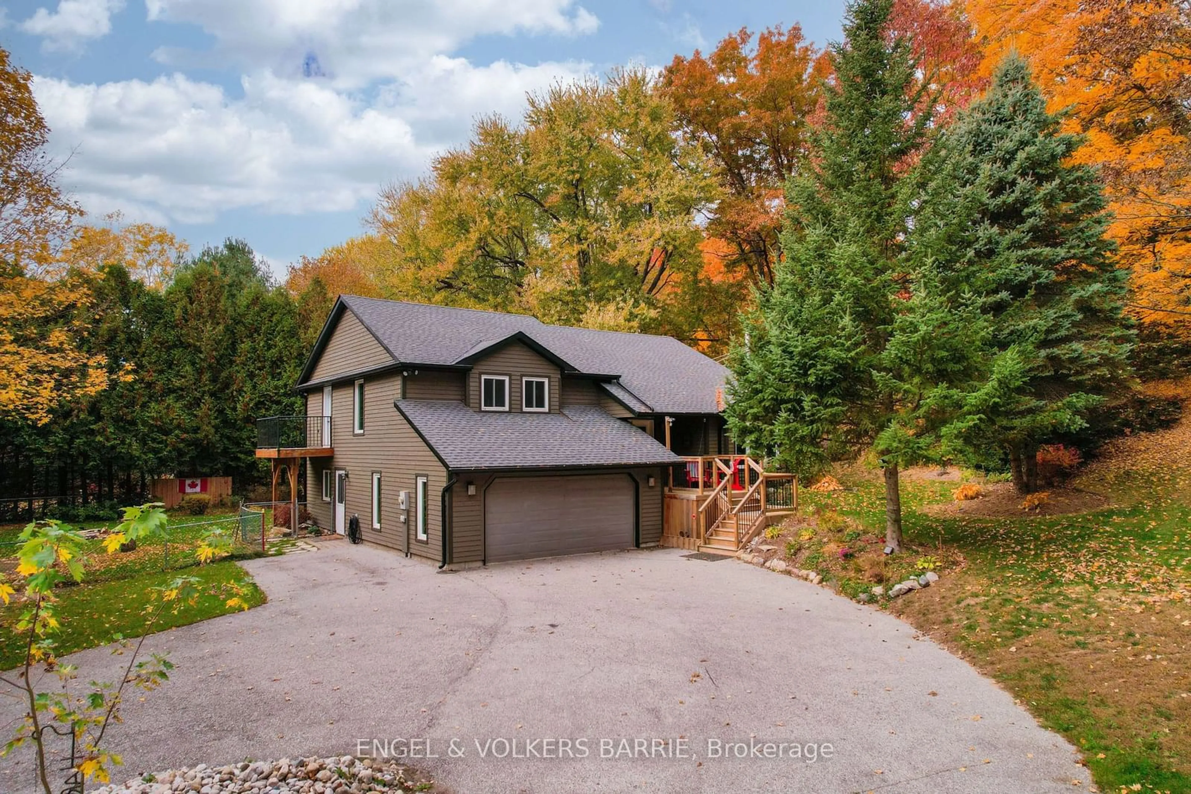 Frontside or backside of a home, cottage for 1560 Wilson Dr, Springwater Ontario L0L 1Y2