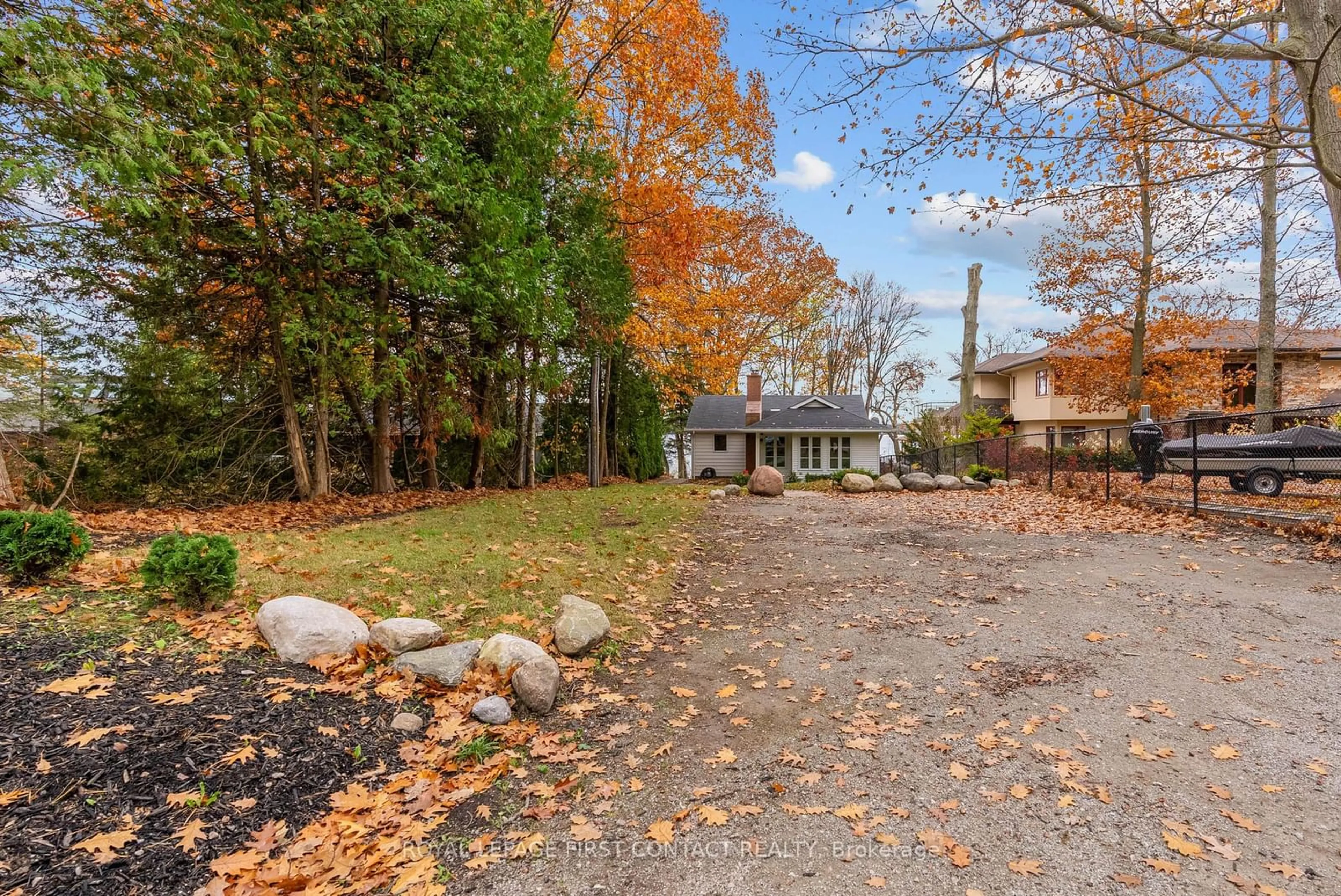 A pic from exterior of the house or condo, the street view for 23 Barrie Terr, Oro-Medonte Ontario L4M 1E8