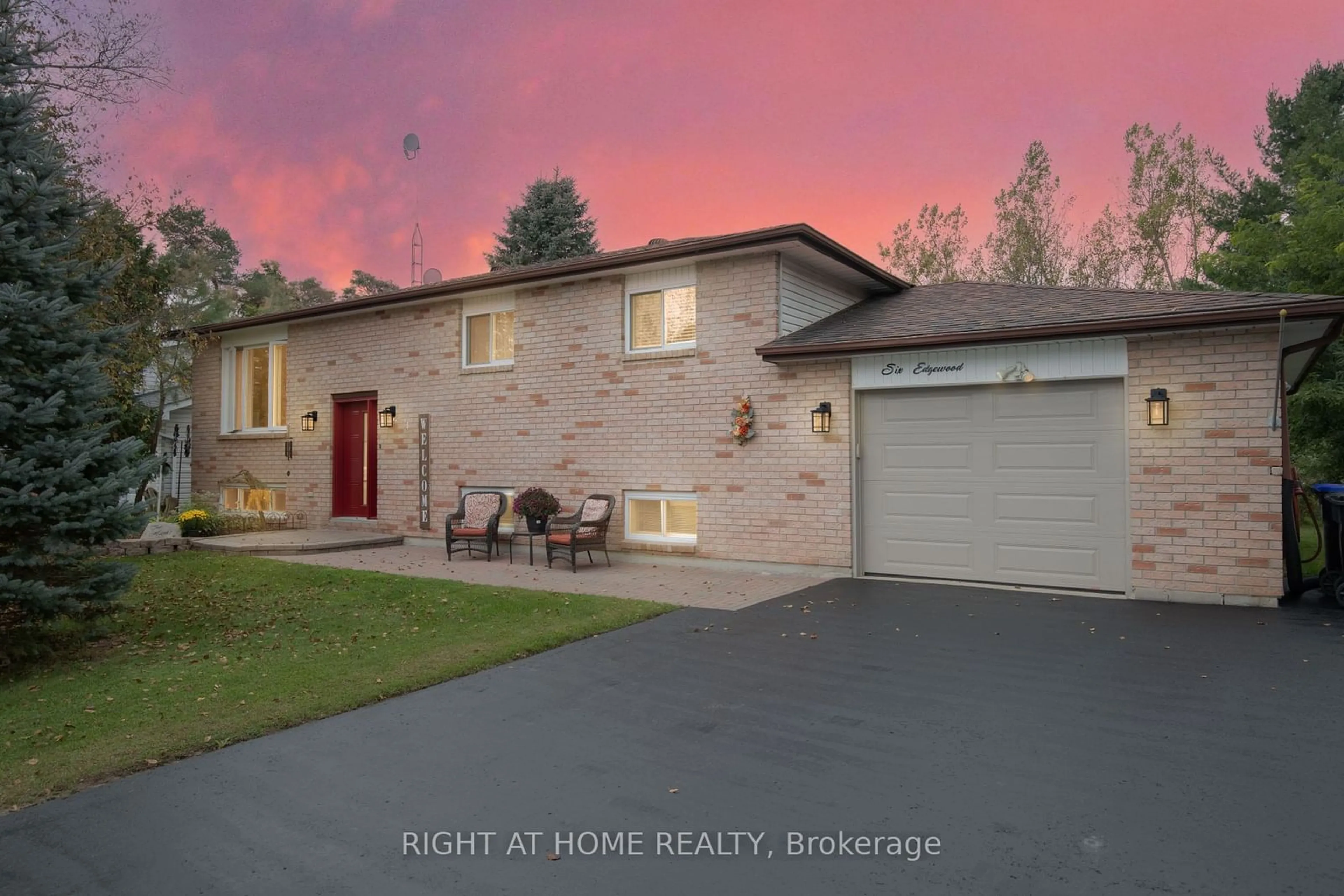 Frontside or backside of a home, the street view for 6 EDGEWOOD Cres, Clearview Ontario L0M 1N0