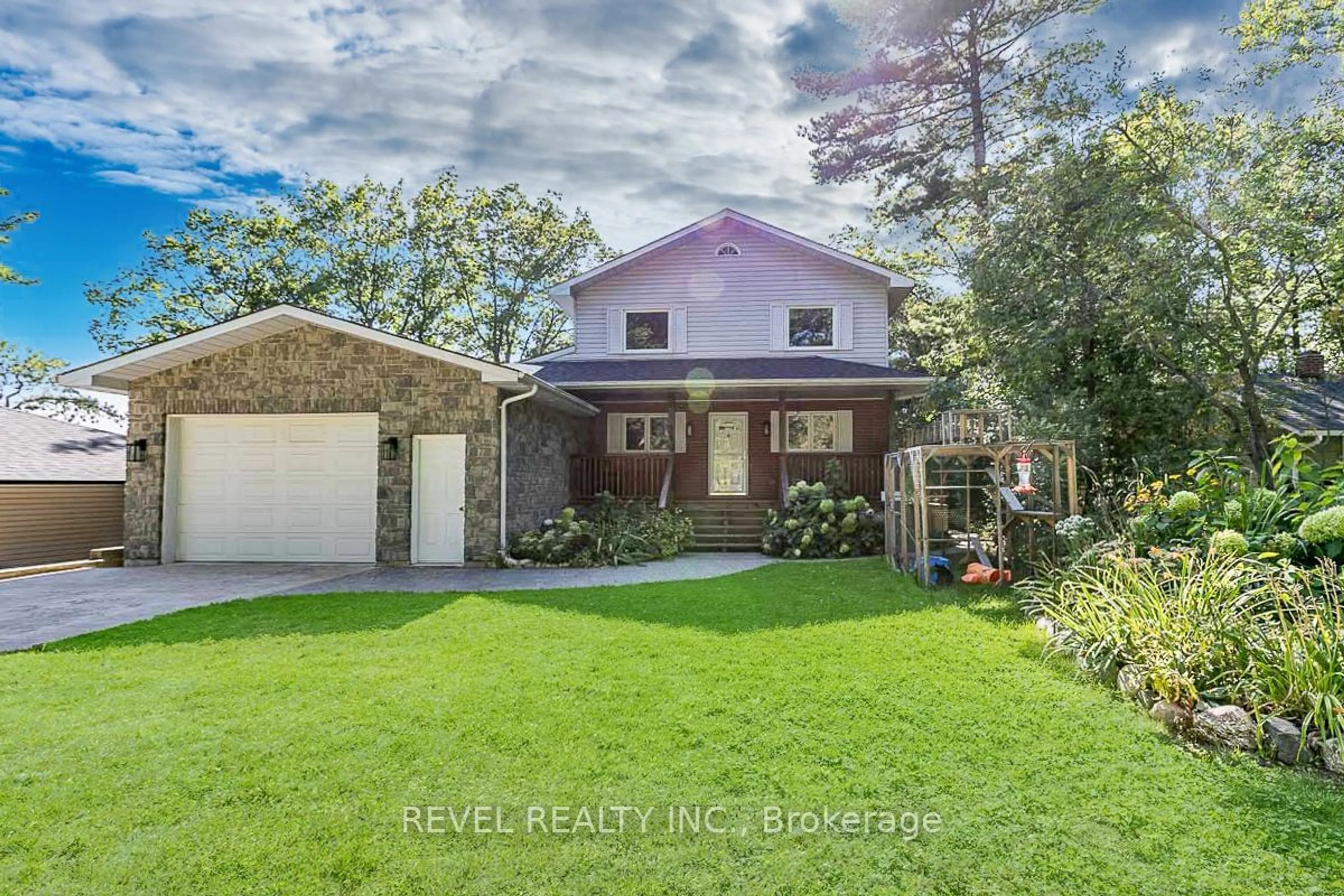 Frontside or backside of a home, the fenced backyard for 8 Willow Dr, Tiny Ontario L9M 1P1