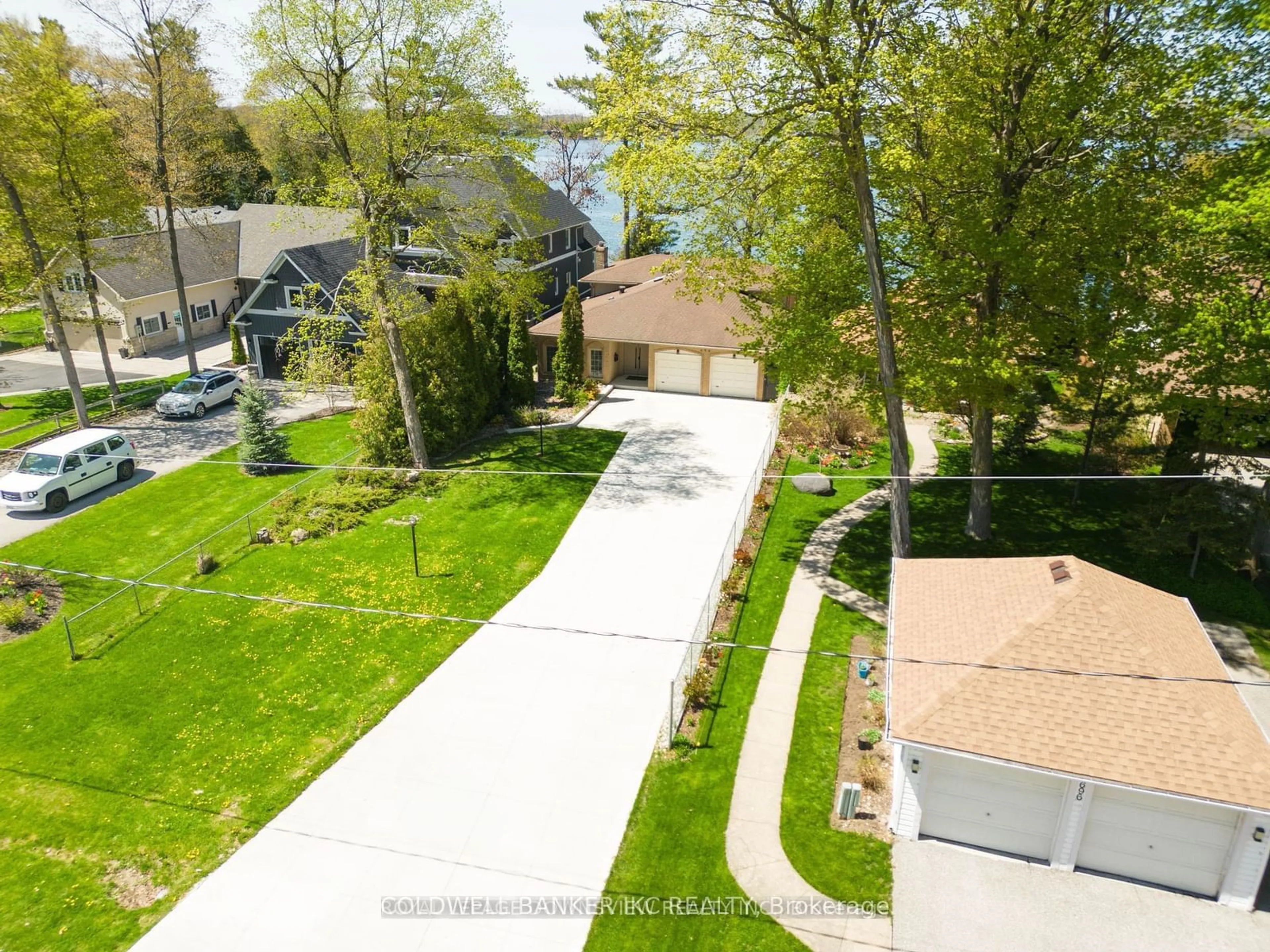 Frontside or backside of a home, the street view for 694 Broadview Ave, Orillia Ontario L3V 6P3