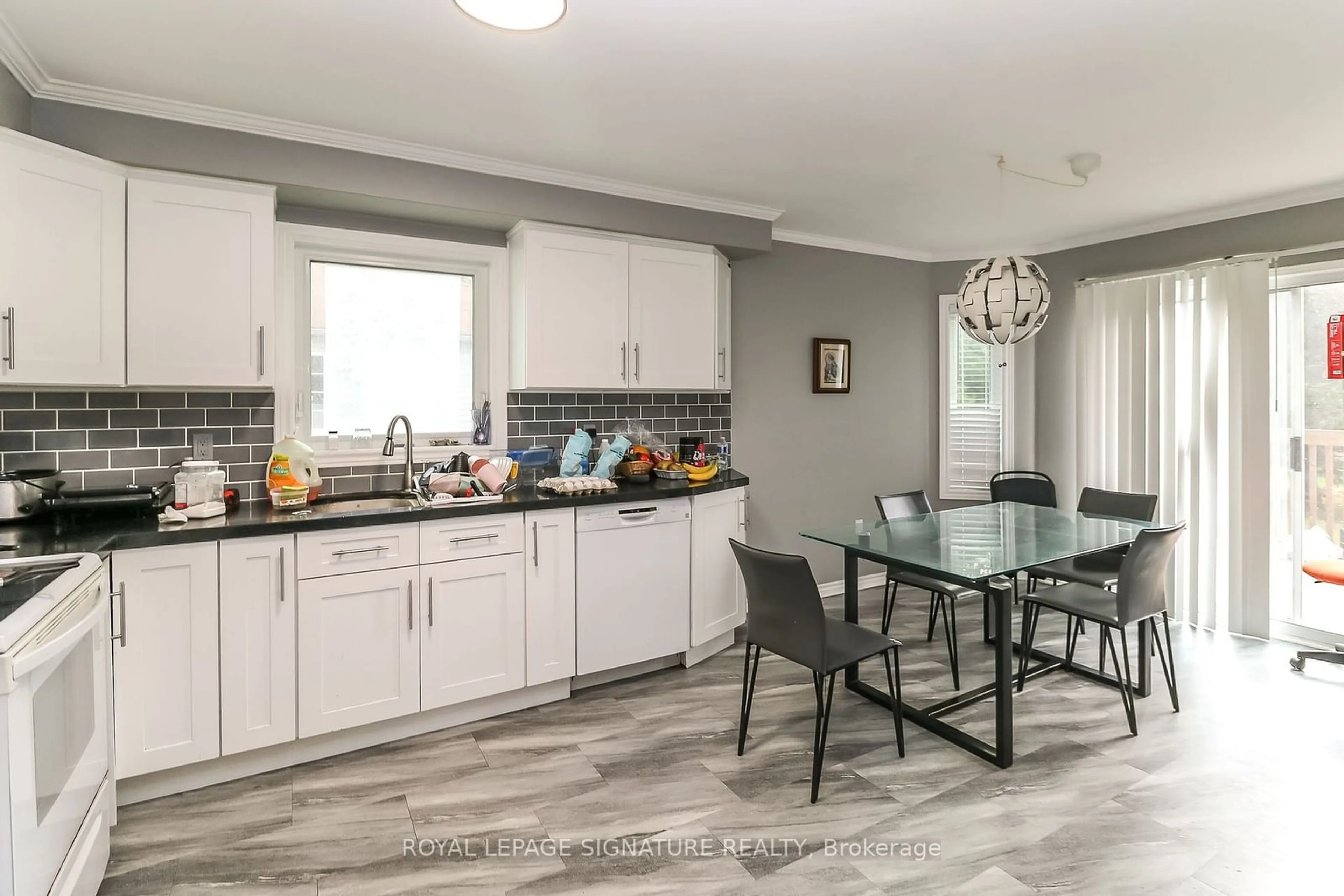 Open concept kitchen for 47 Acorn Cres, Wasaga Beach Ontario L9Z 1L6