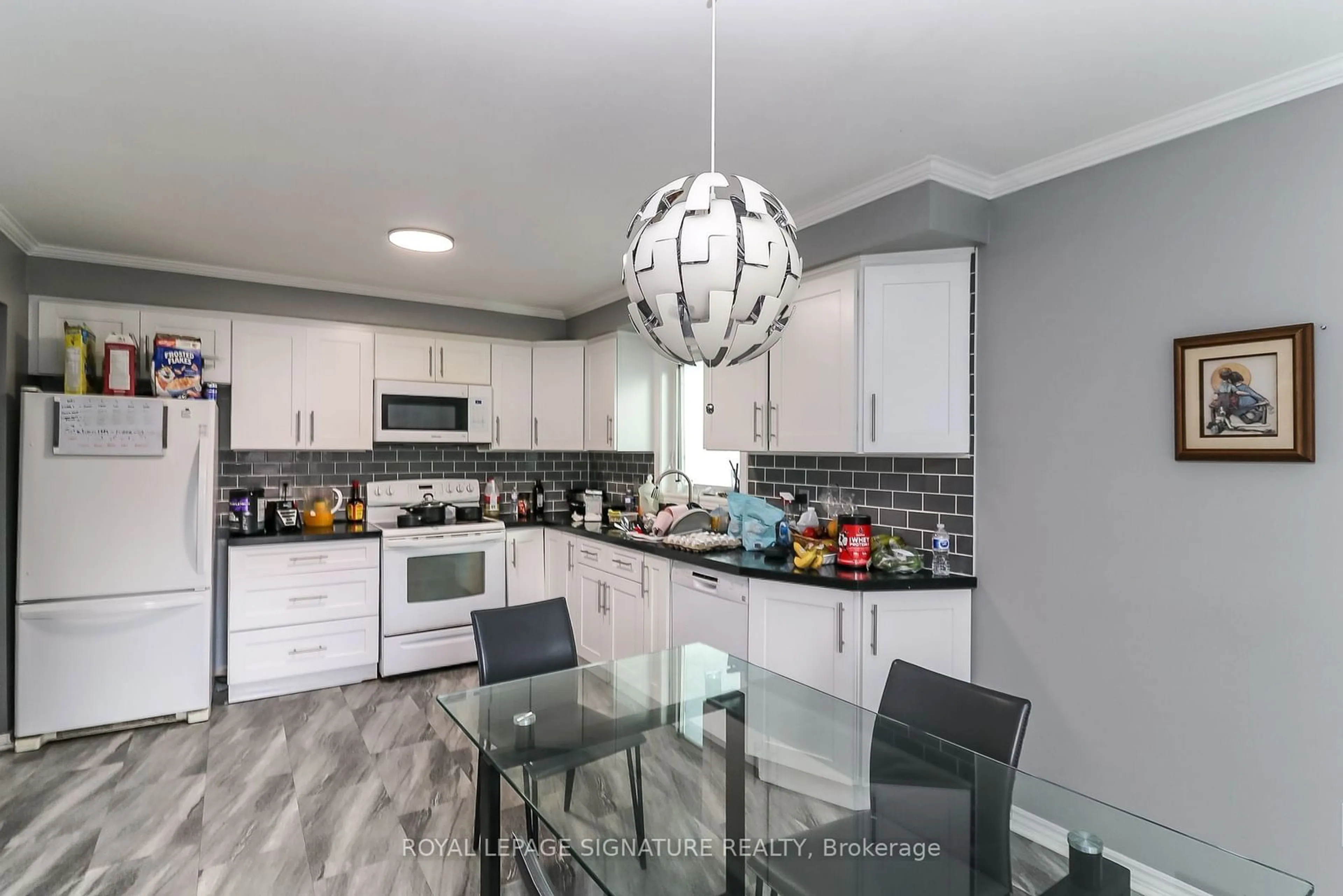 Open concept kitchen for 47 Acorn Cres, Wasaga Beach Ontario L9Z 1L6