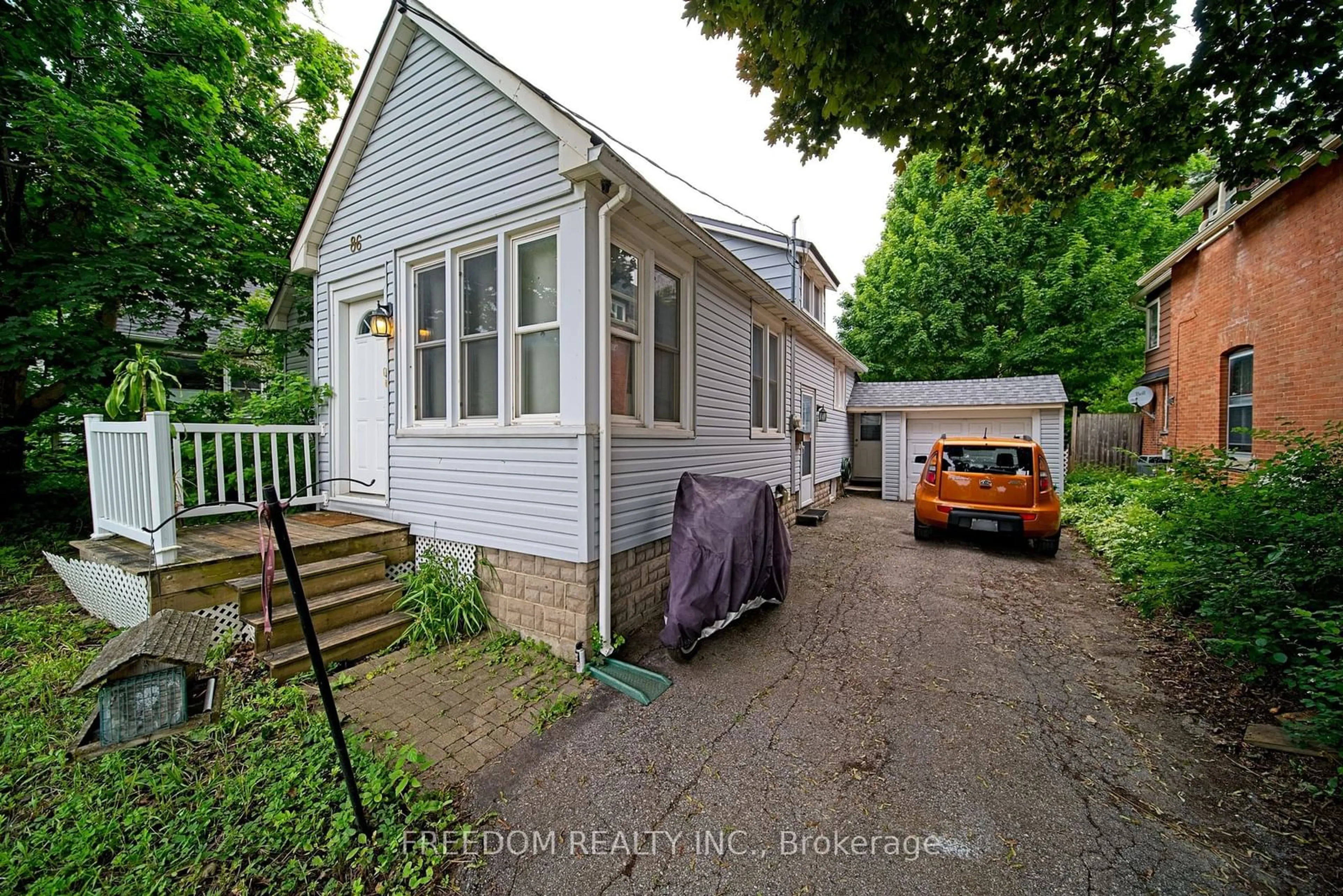 Frontside or backside of a home, cottage for 86 Neywash St, Orillia Ontario L3V 1X5