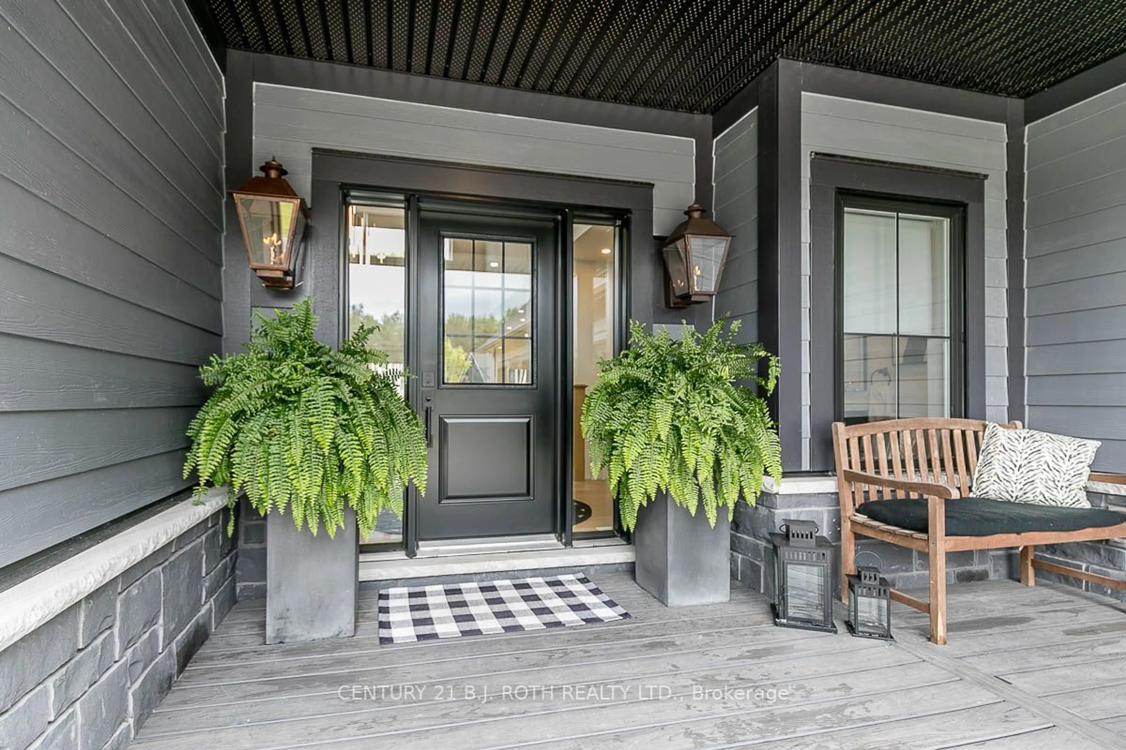 Indoor entryway, wood floors for 7 Cleveland Crt, Oro-Medonte Ontario L0K 1E0