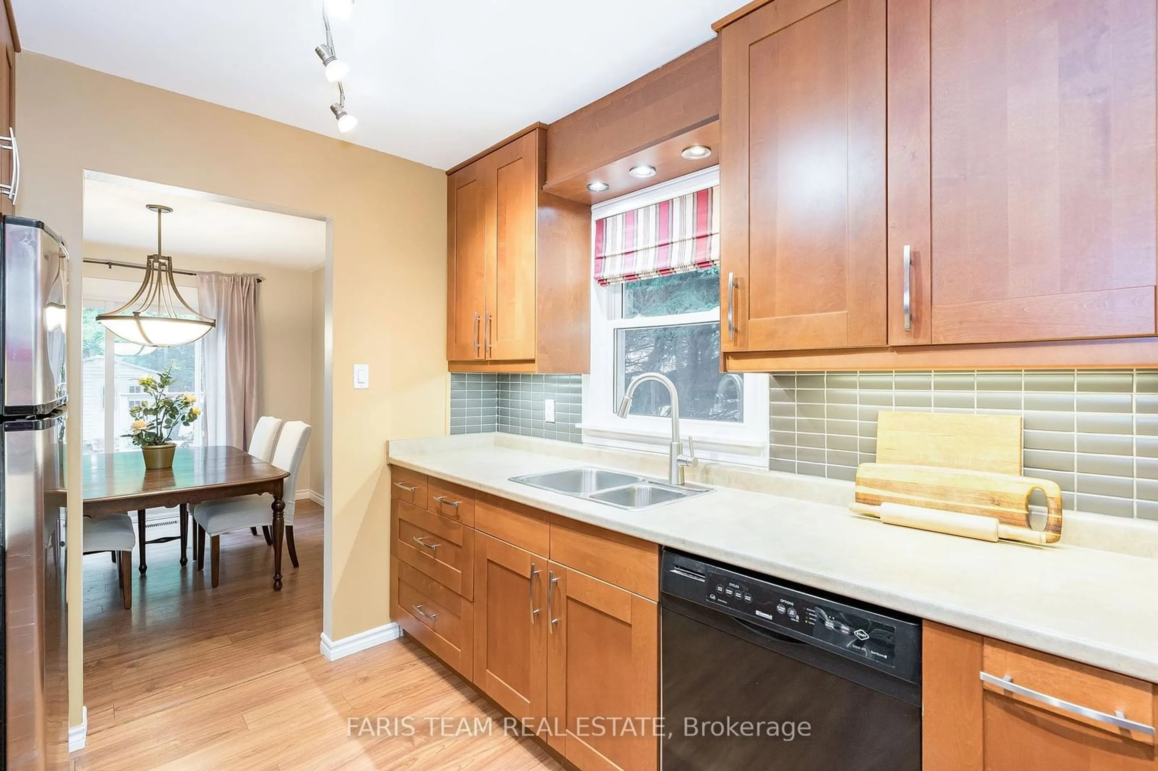 Standard kitchen, wood floors for 173 Toronto St, Barrie Ontario L4N 1V6