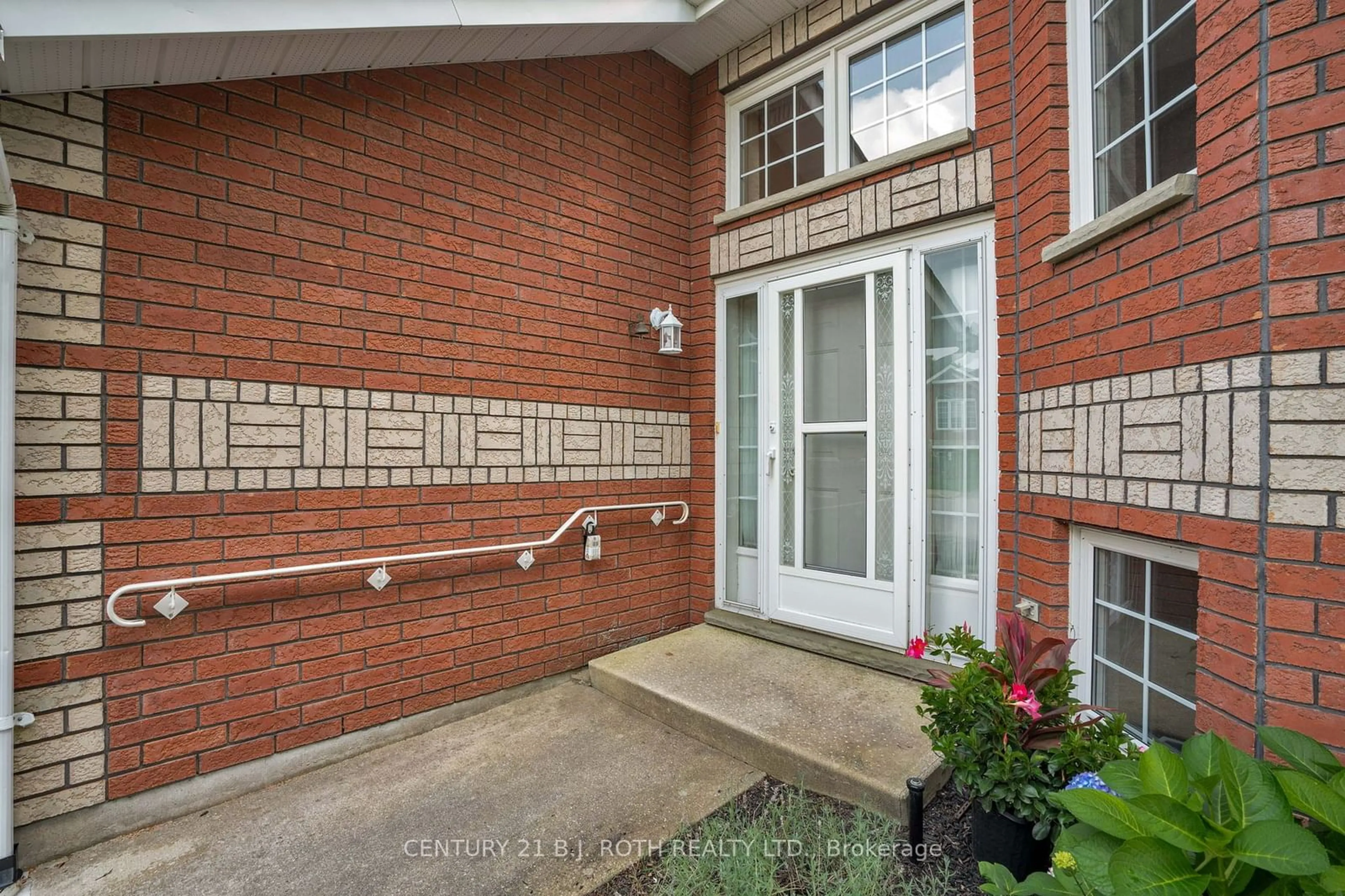 Indoor entryway, ceramic floors for 90 Thompsons Rd #9, Penetanguishene Ontario L9M 2H1