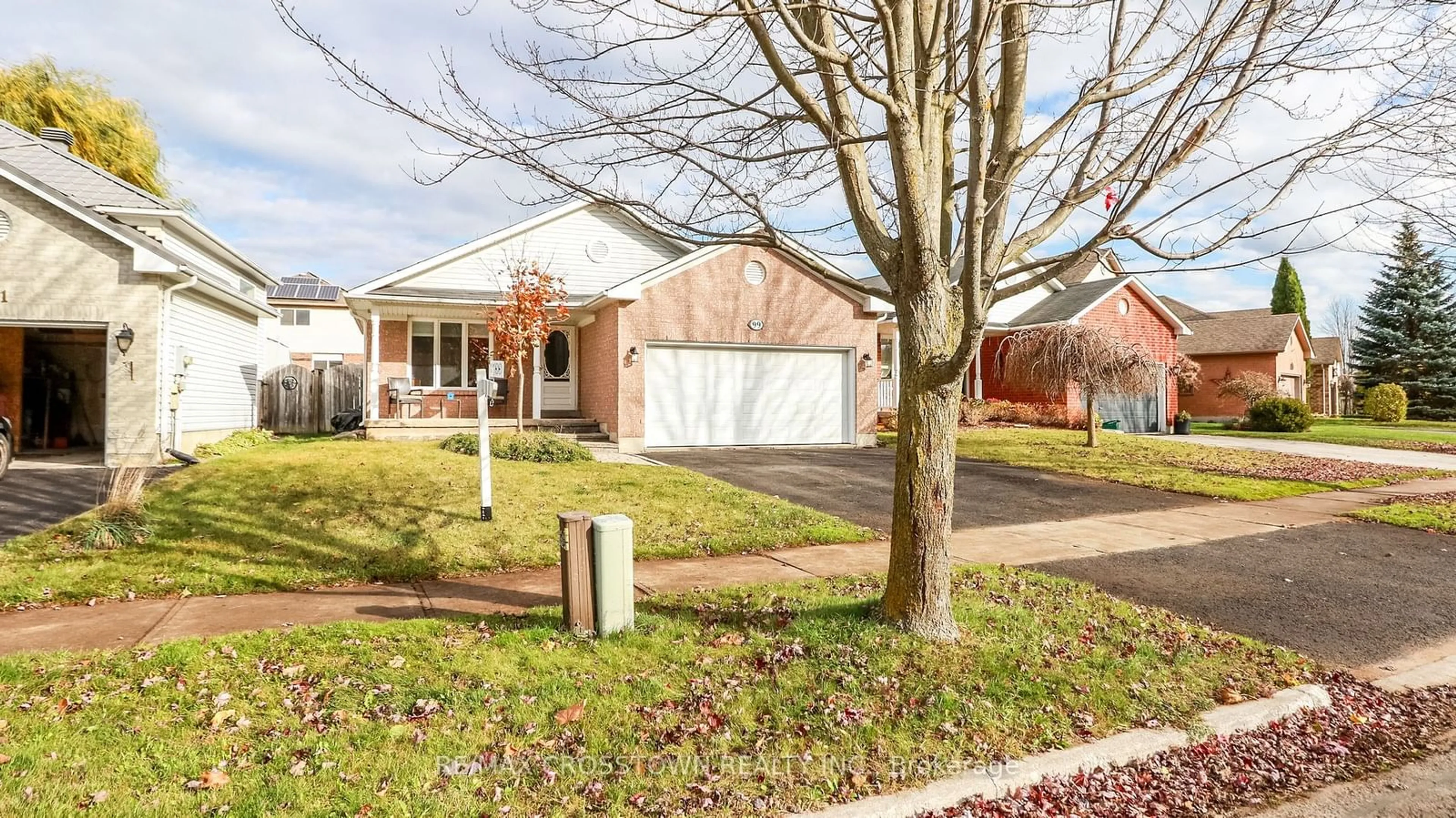 Frontside or backside of a home, the street view for 99 LEGGOTT Ave, Barrie Ontario L4N 8B8