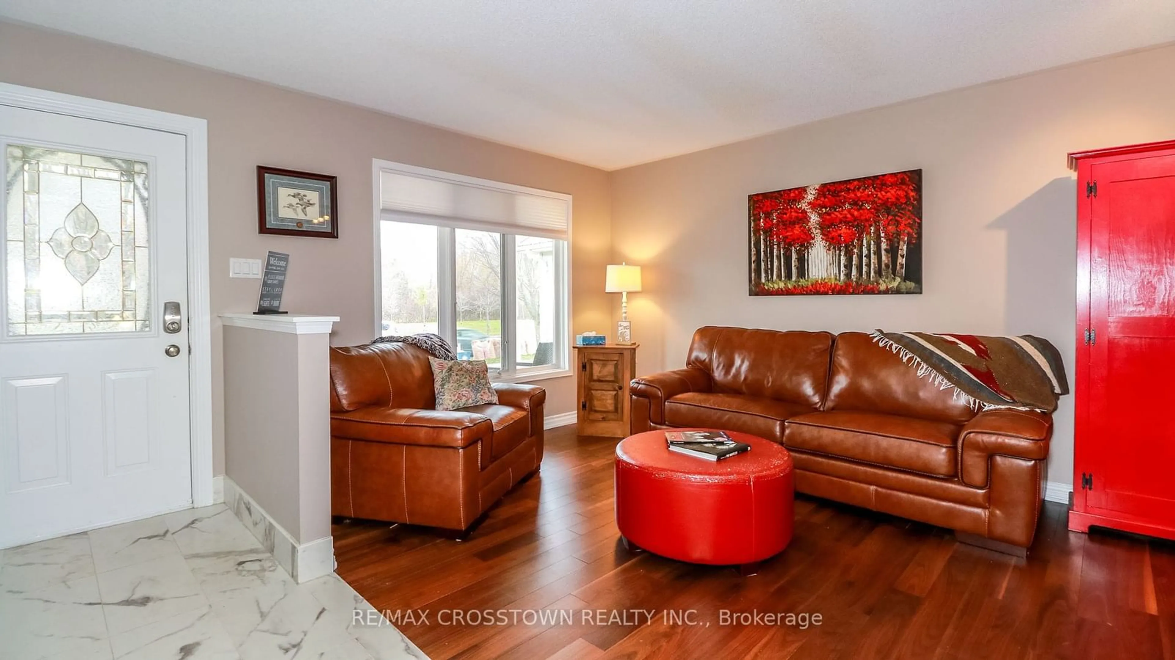 Living room, wood floors for 99 LEGGOTT Ave, Barrie Ontario L4N 8B8